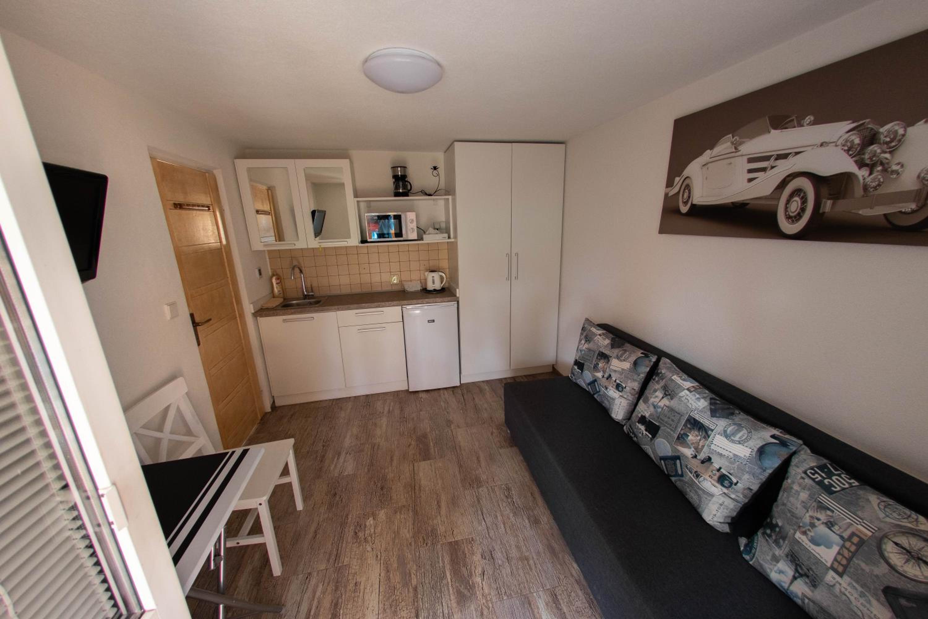 One-Bedroom Apartment - Photo 8