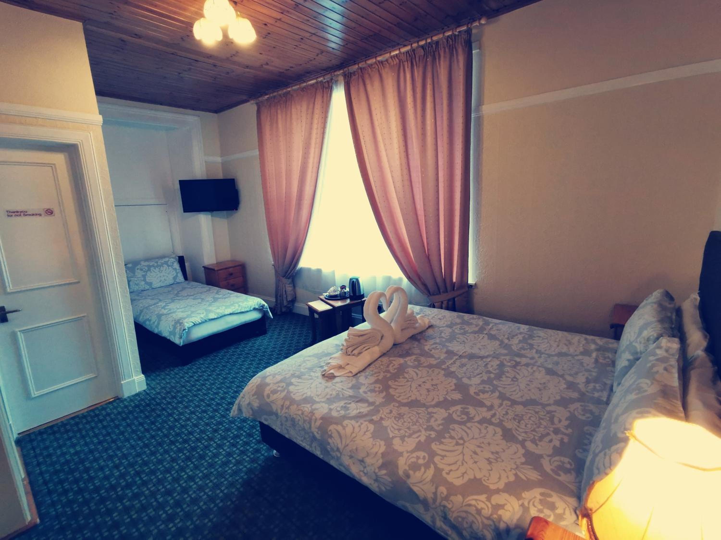 Basic Triple Room photo 3