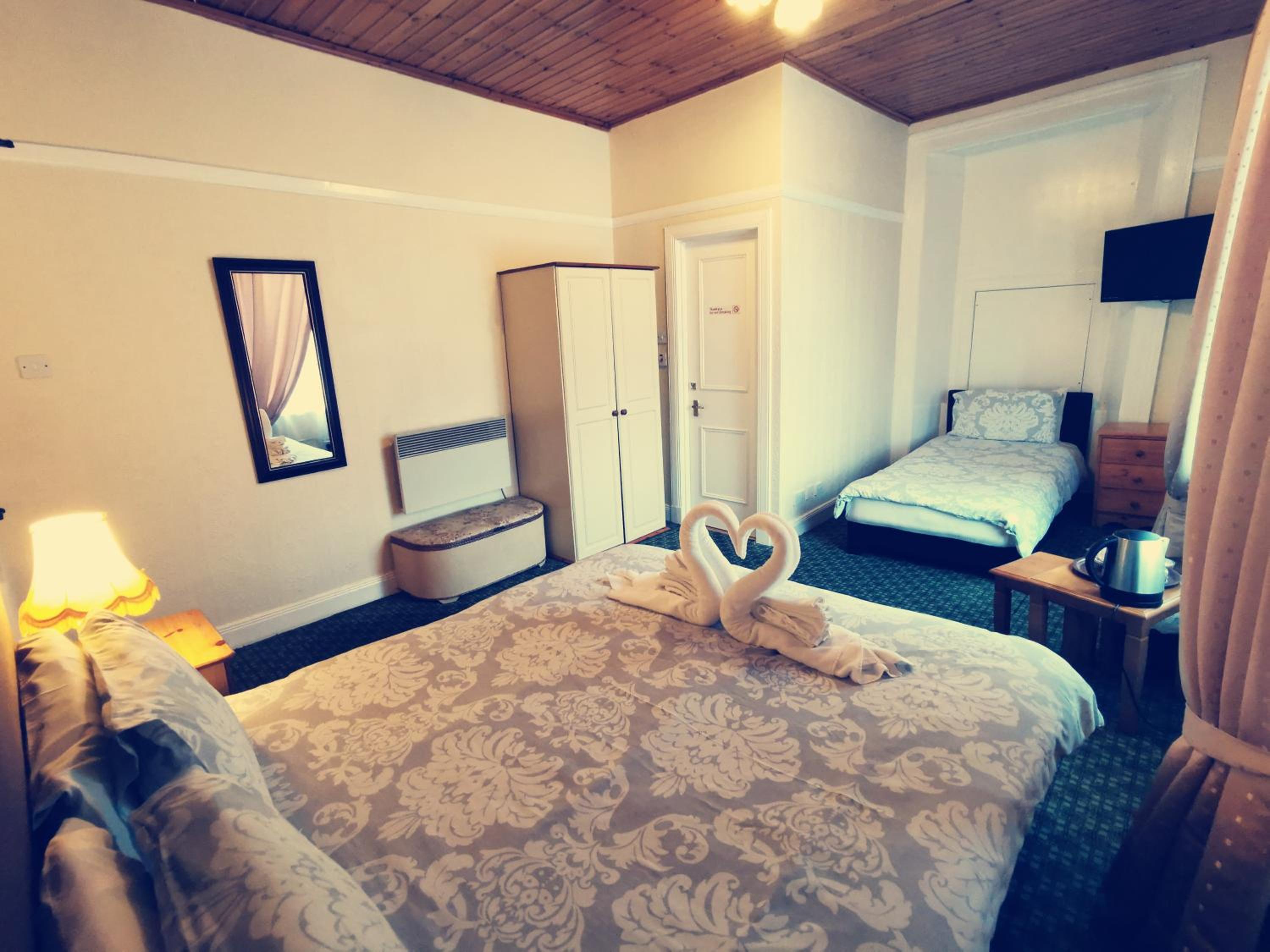 Basic Triple Room photo 2
