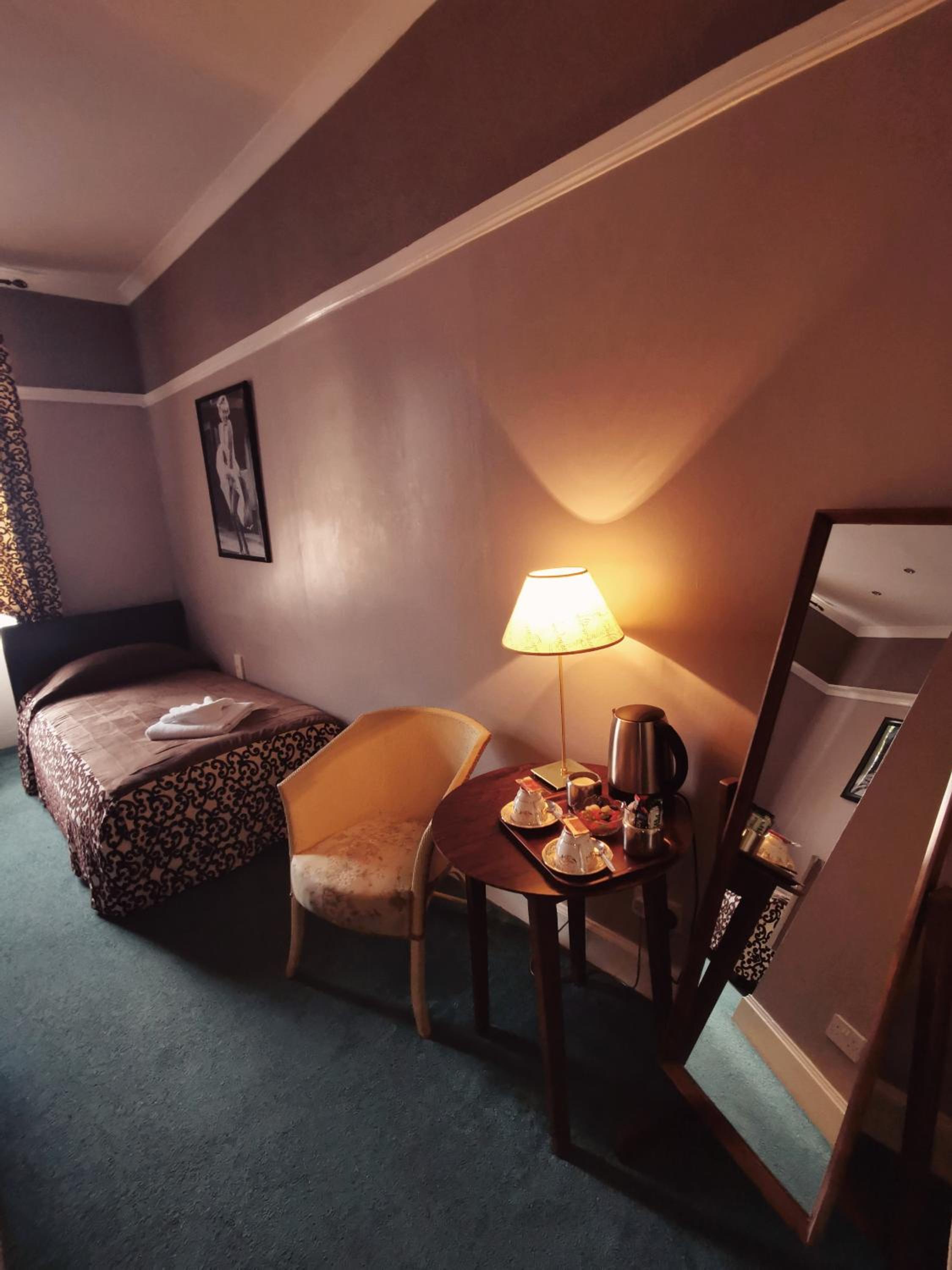 Standard Twin Room photo 2