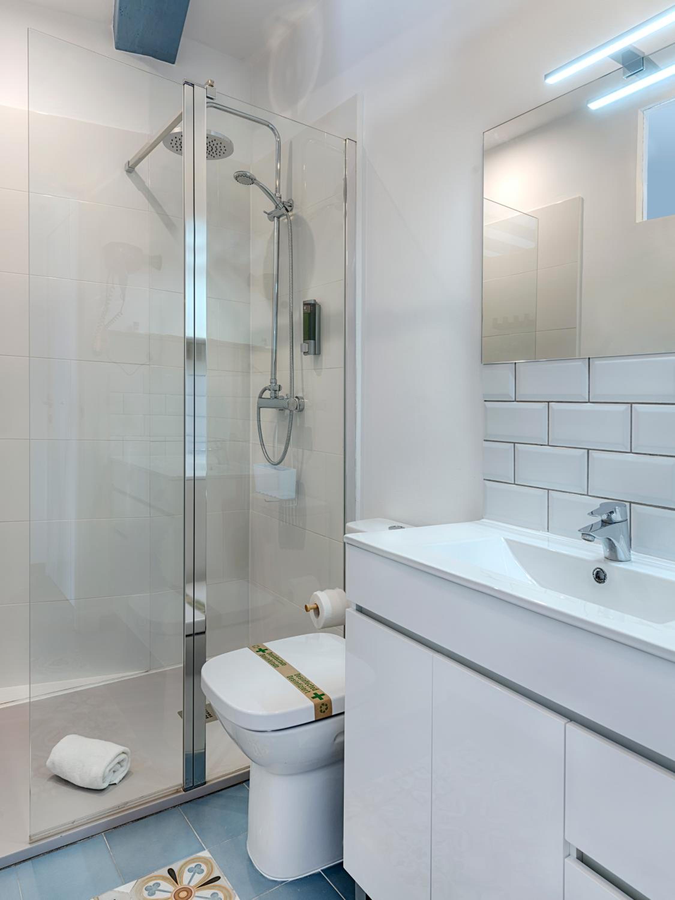 Double Room - Photo 17
