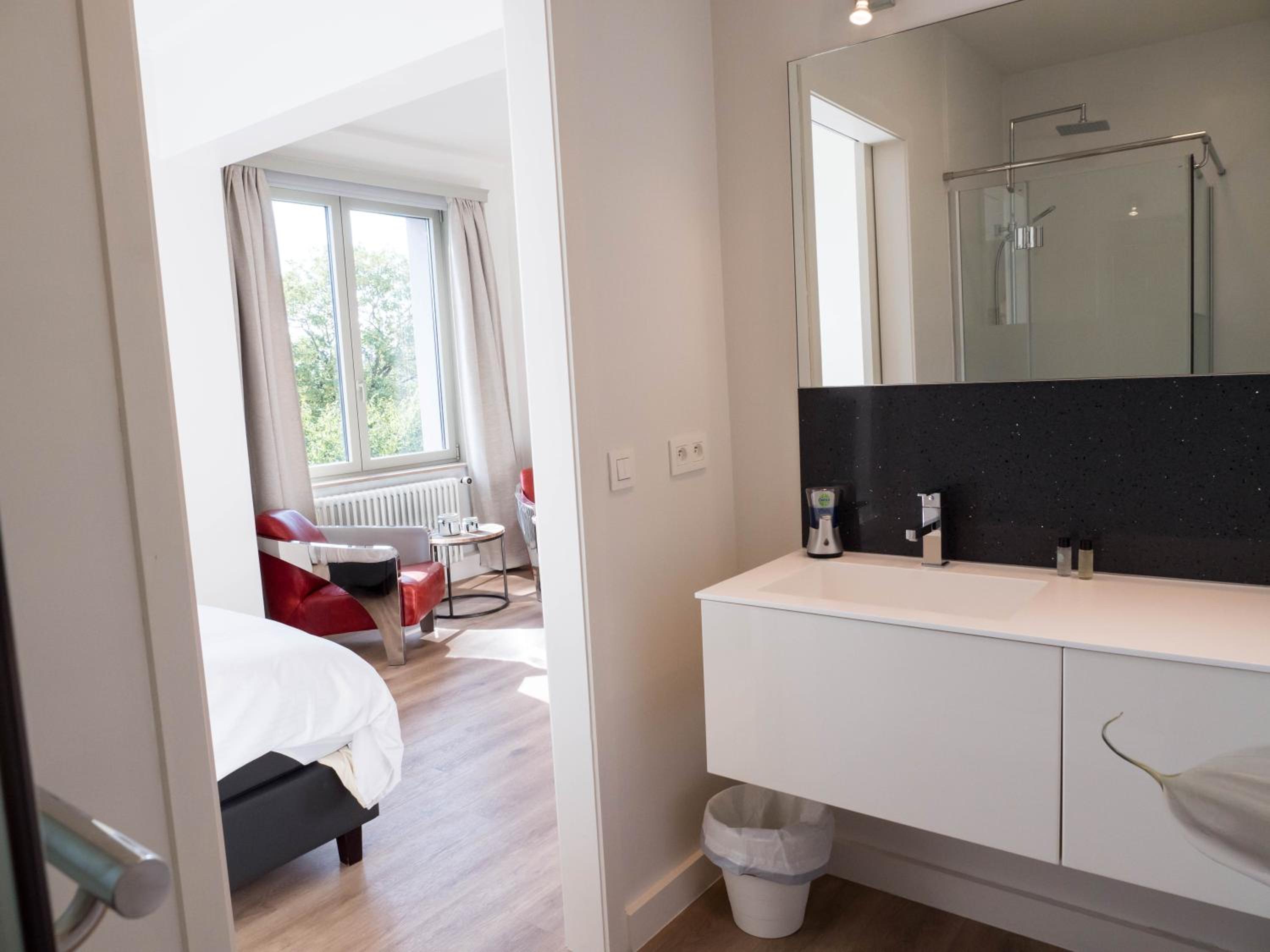 Studio Apartment - Photo 8