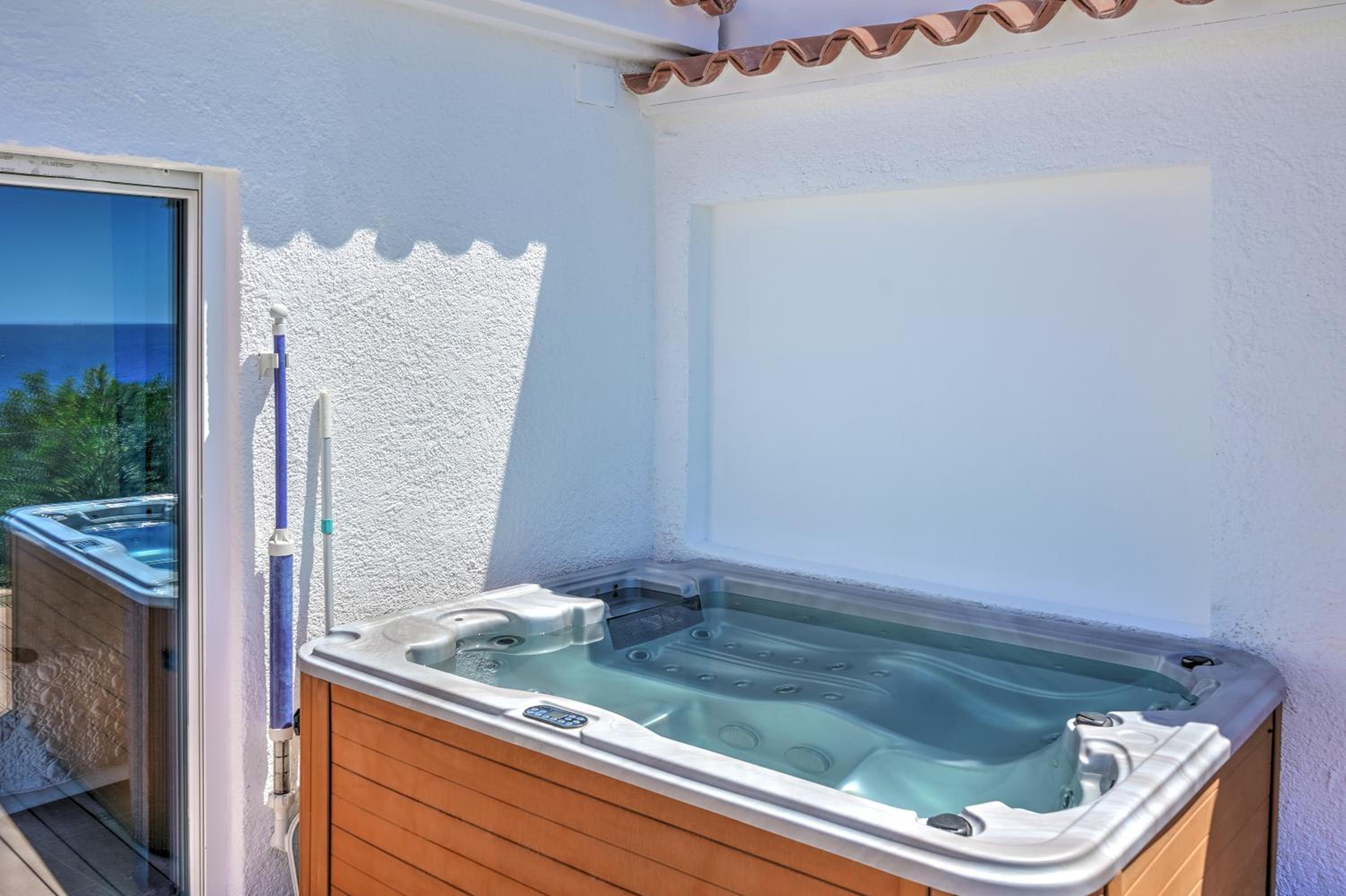 Deluxe Bungalow with Sea View - Photo 26