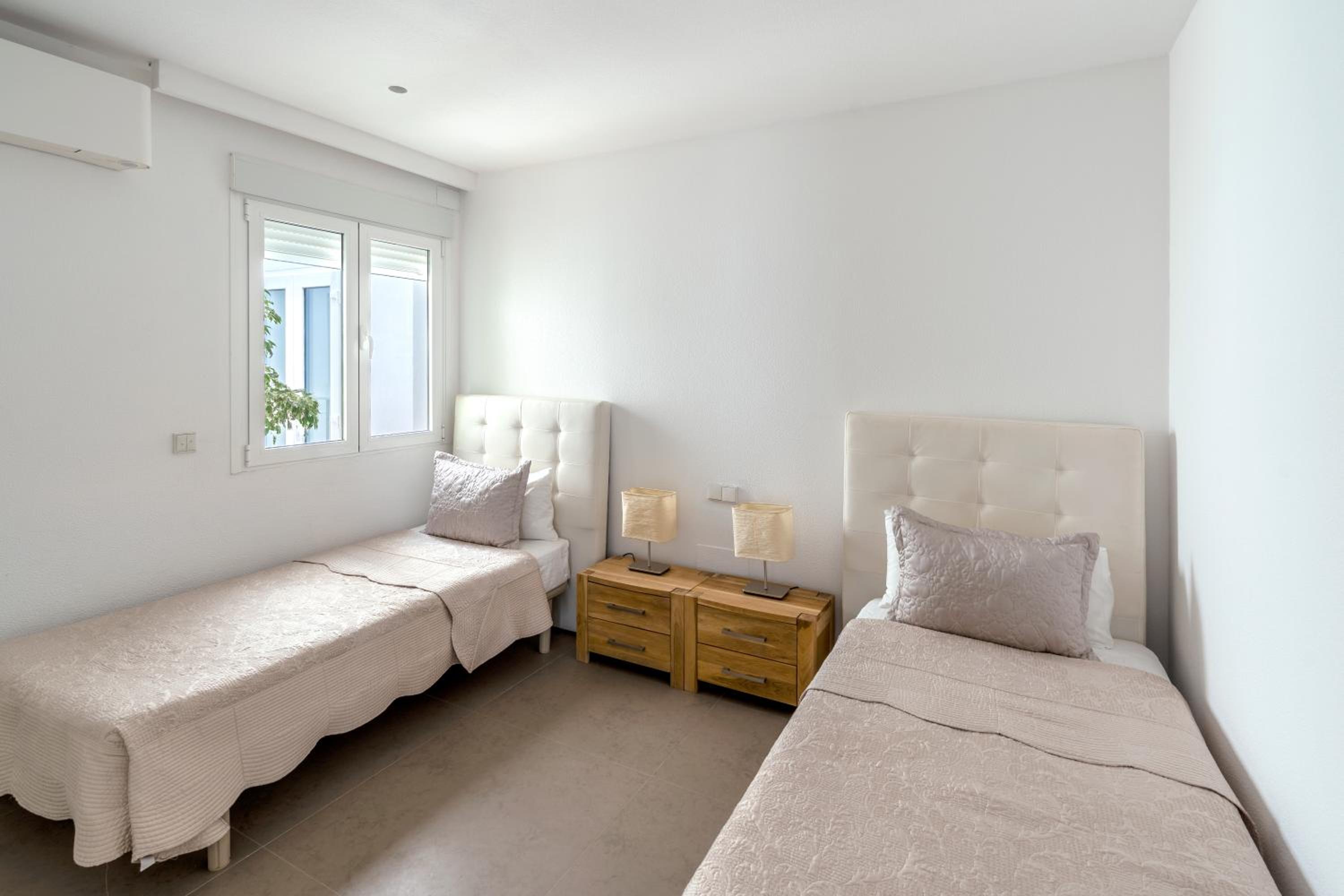 Deluxe Bungalow with Sea View - Photo 8