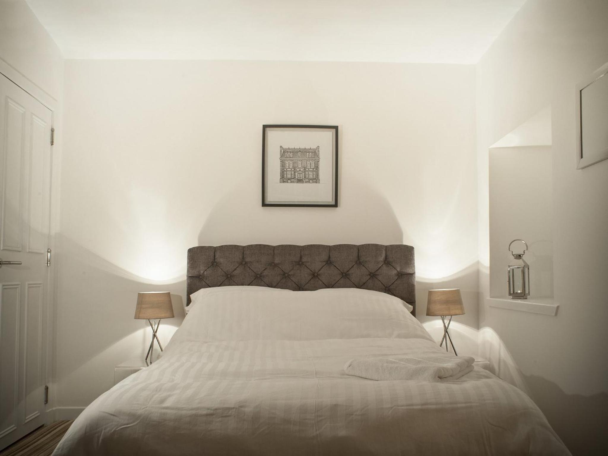 Deluxe One-Bedroom Apartment photo 1