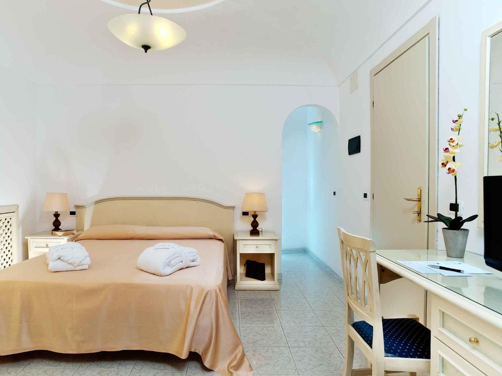 Double or Twin Room - Photo 5