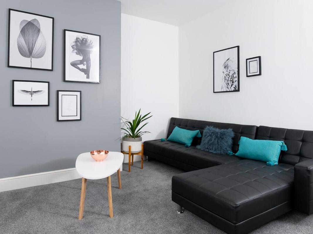 Three-Bedroom Apartment photo 1