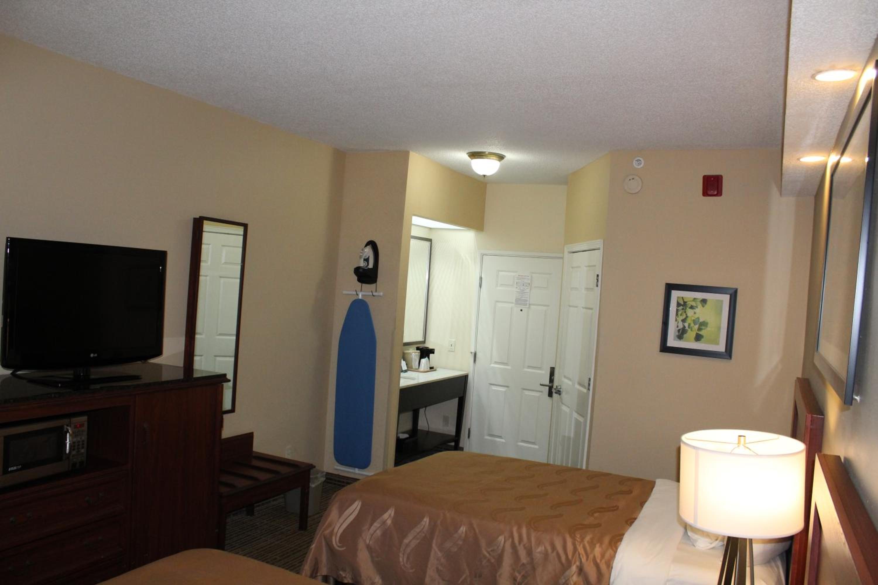 Double Room with Two Double Beds - Non-Smoking - Photo 2