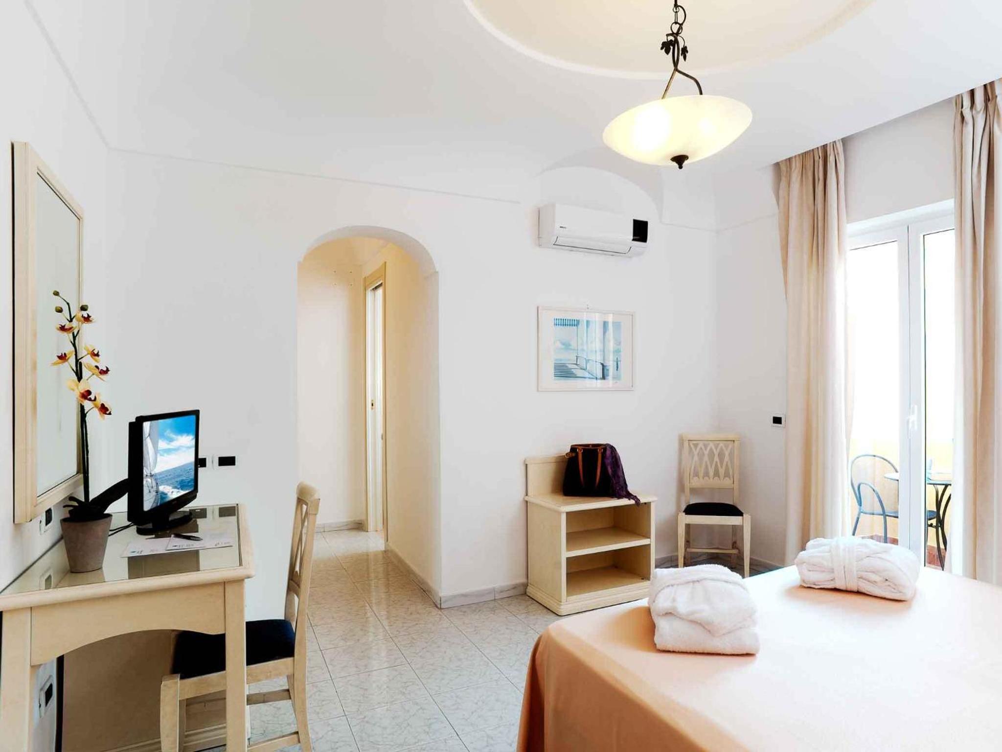 Double or Twin Room - Photo 6