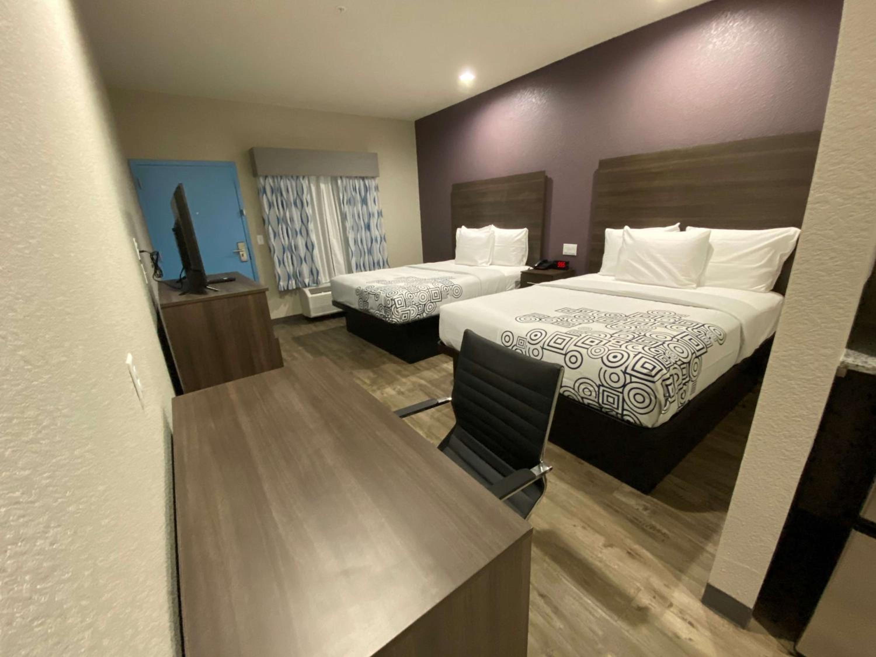 Queen Suite with Two Queen Beds - Photo 1