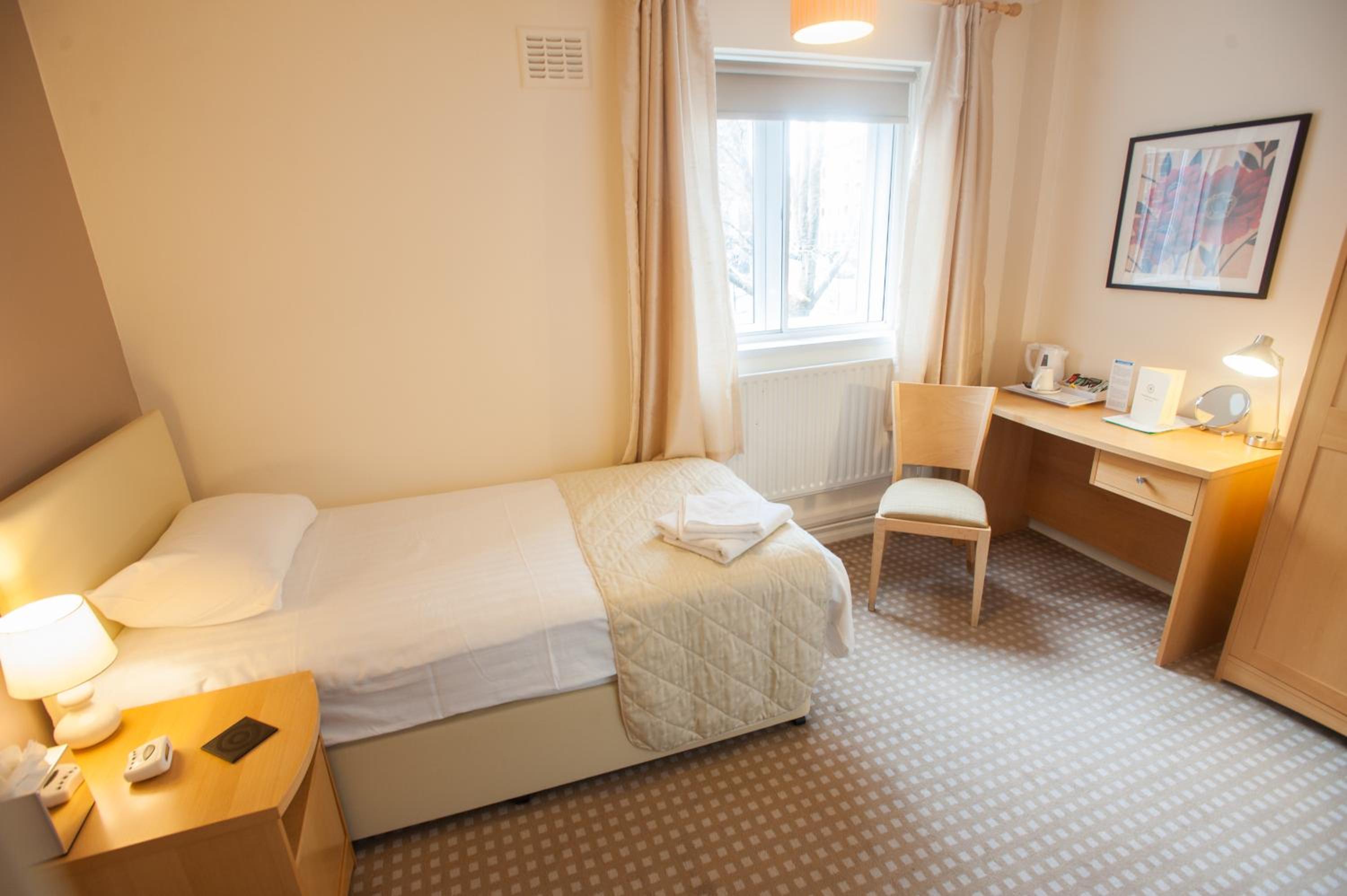 Single Room thumbnail 5