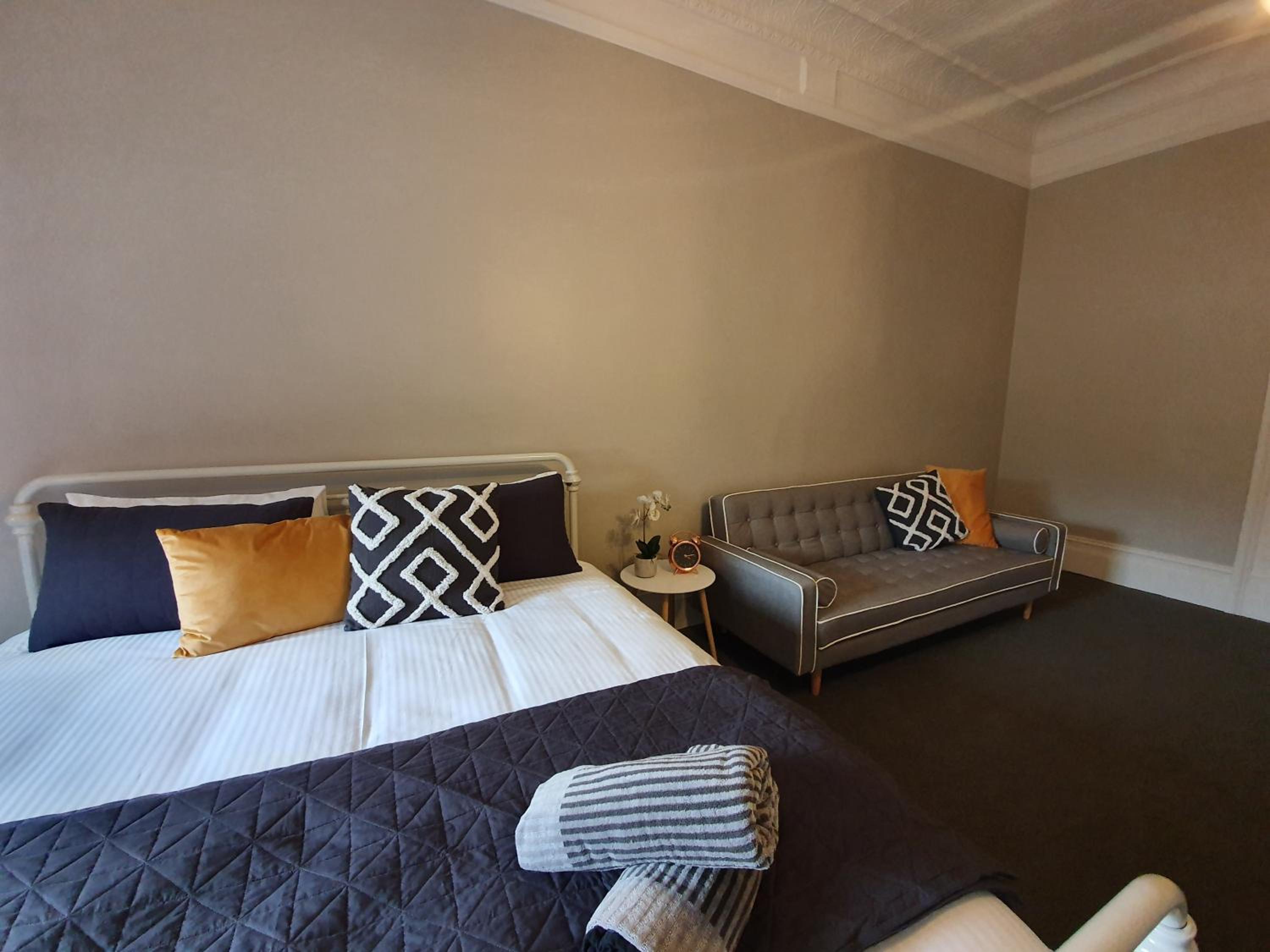 Deluxe King Room - Photo 5