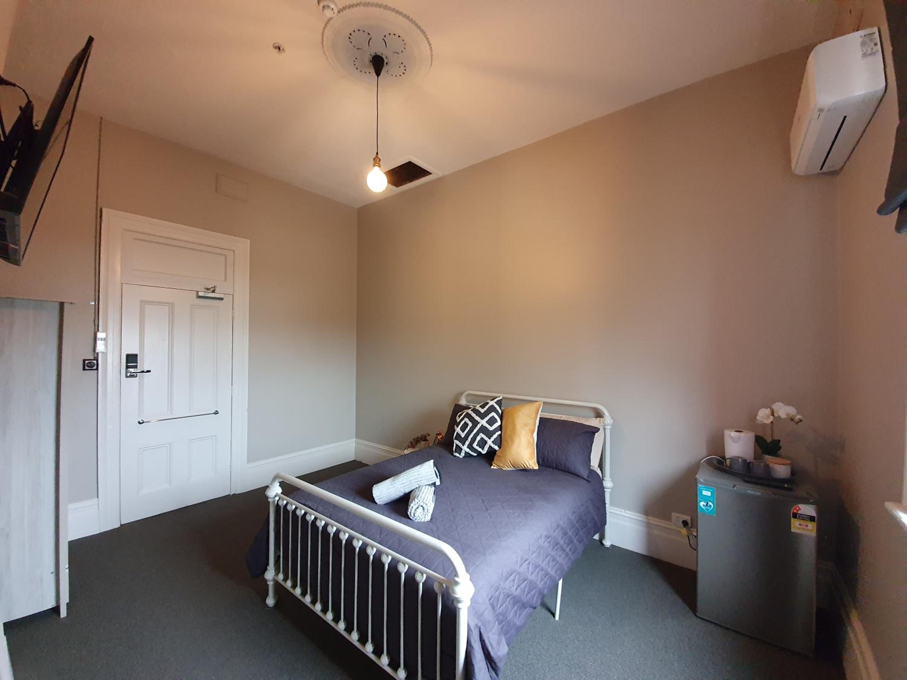 Double Room - Photo 2