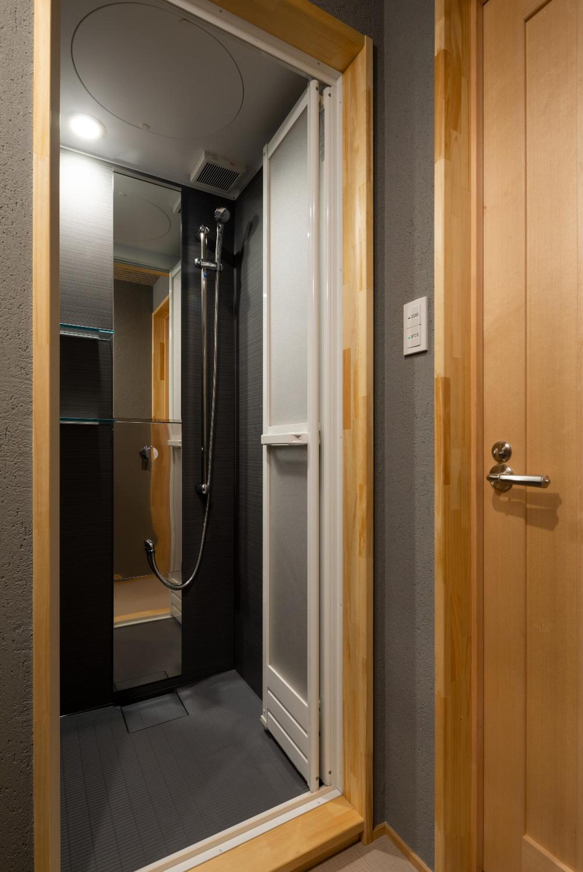 Twin Room with Shower - Photo 3