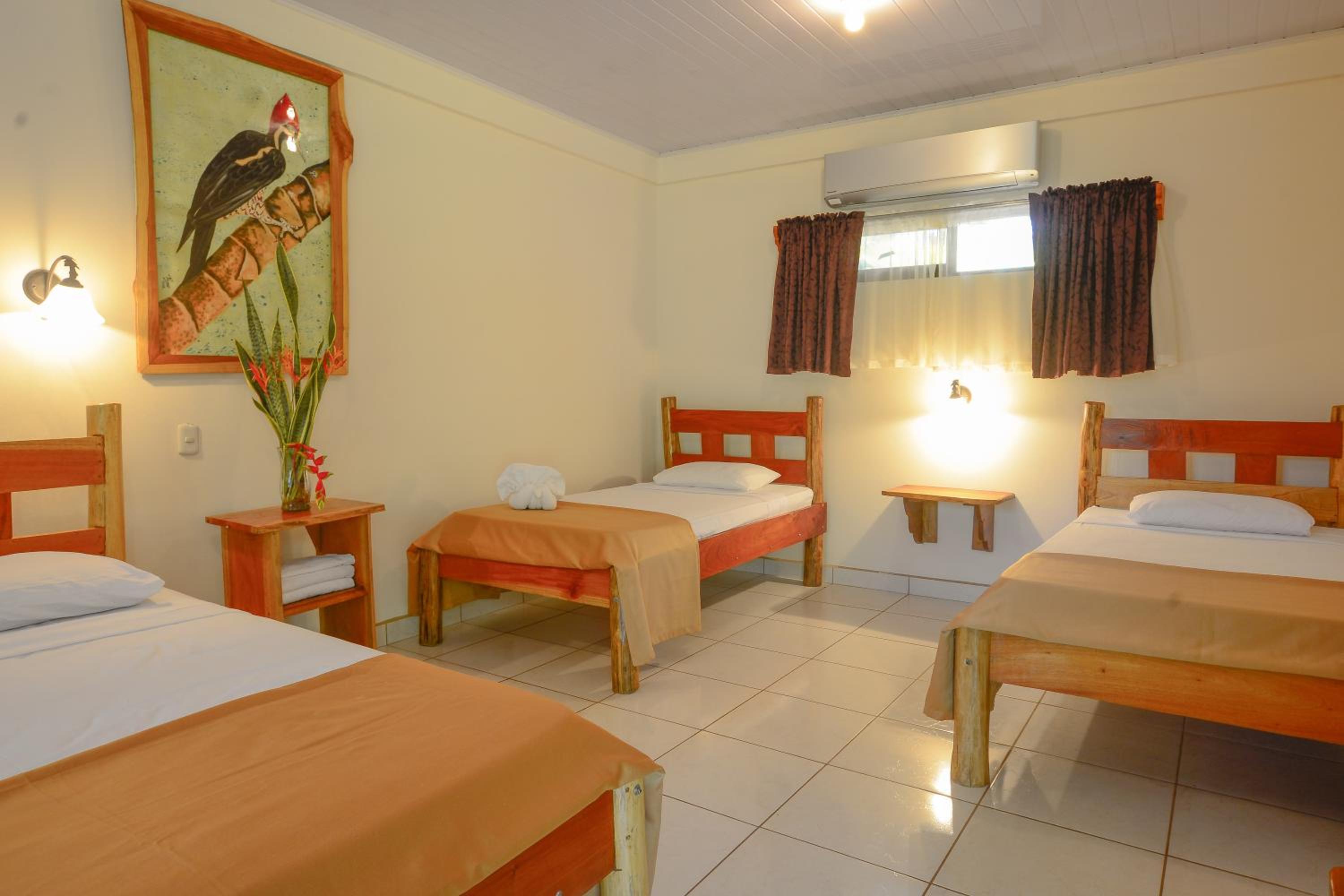 Quadruple Room - Disability Access photo 2