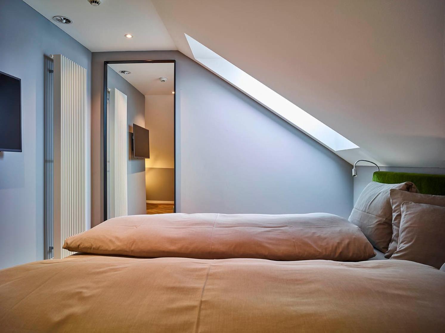 Small Attic photo 3