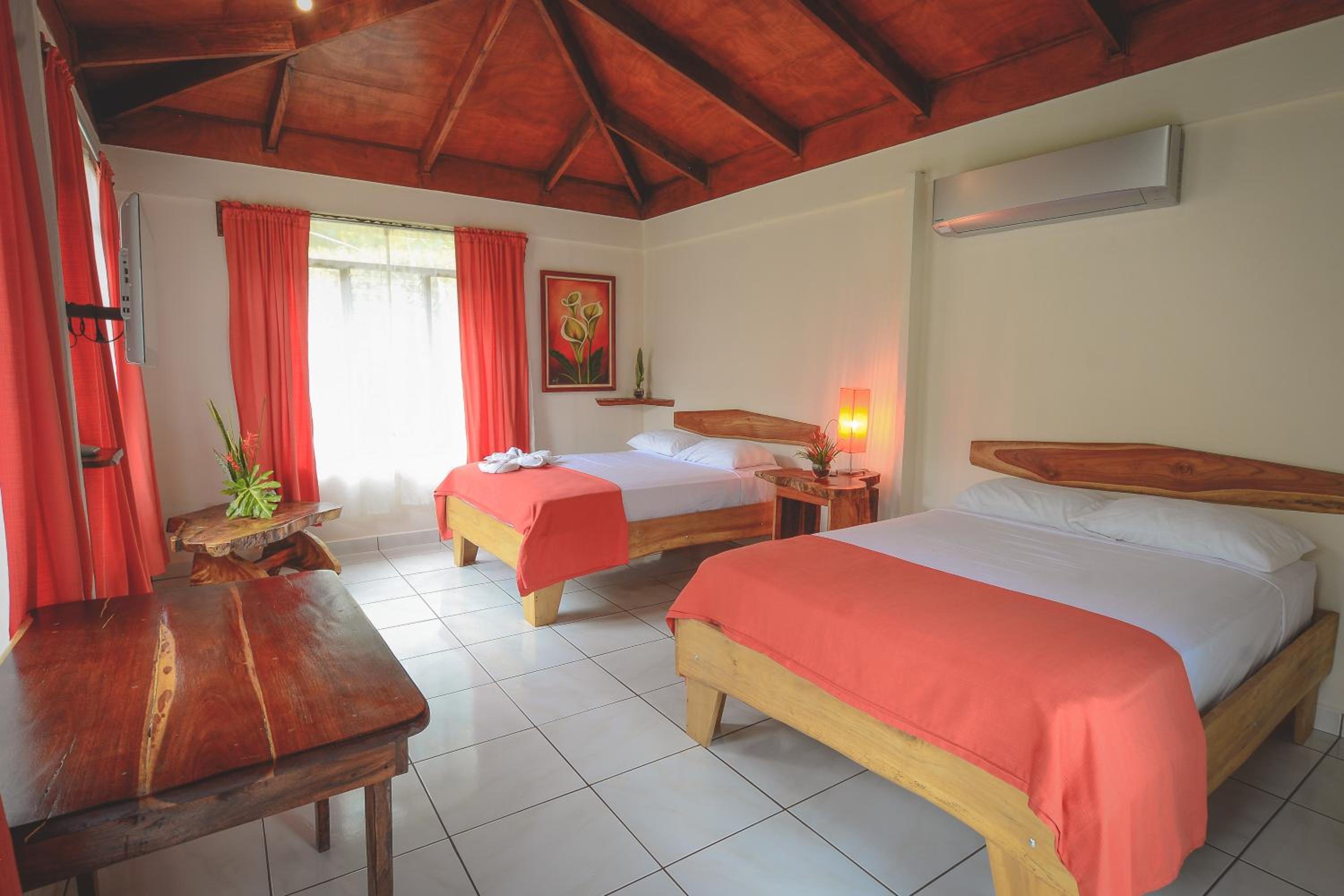 Queen Room with Two Queen Beds photo 1