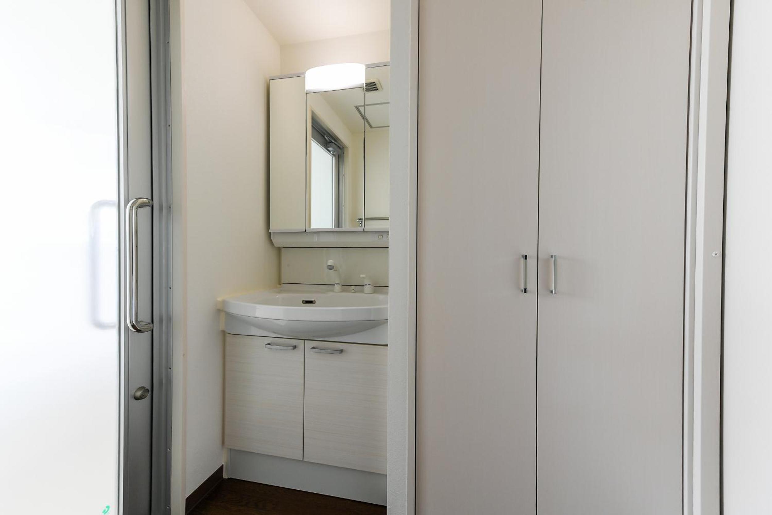 Standard Room with Sea View (Private Jacuzzi, Washing Machine) - Photo 3