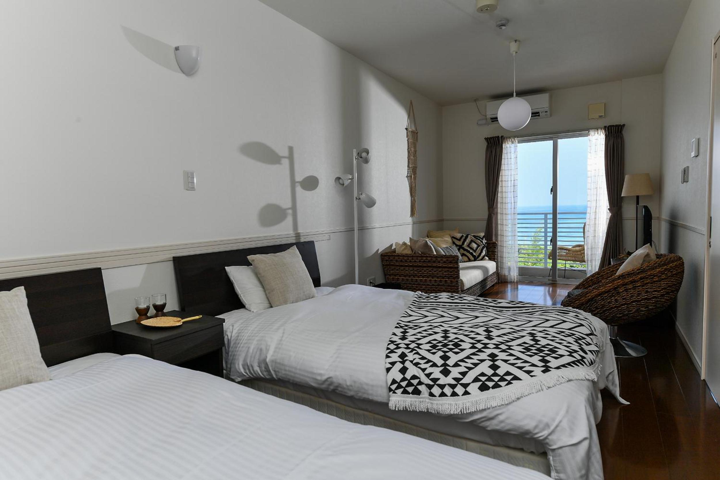 Standard Room with Sea View (Private Jacuzzi, Washing Machine) - Photo 9