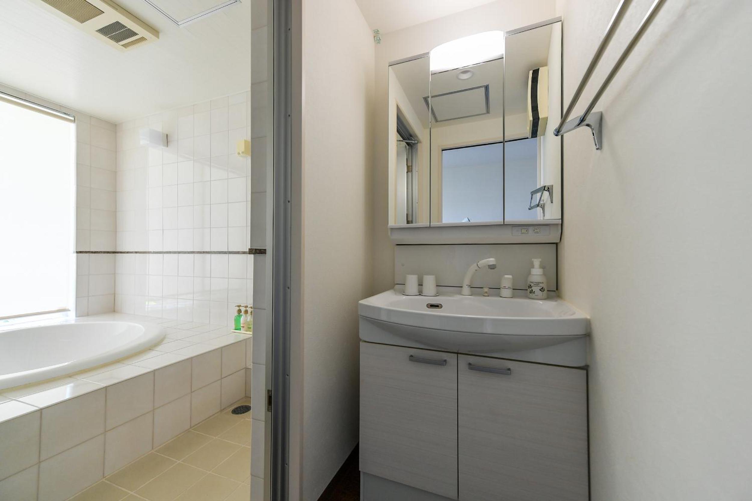 Standard Room with Garden View (Private Jacuzzi, Washing Machine) - Photo 6