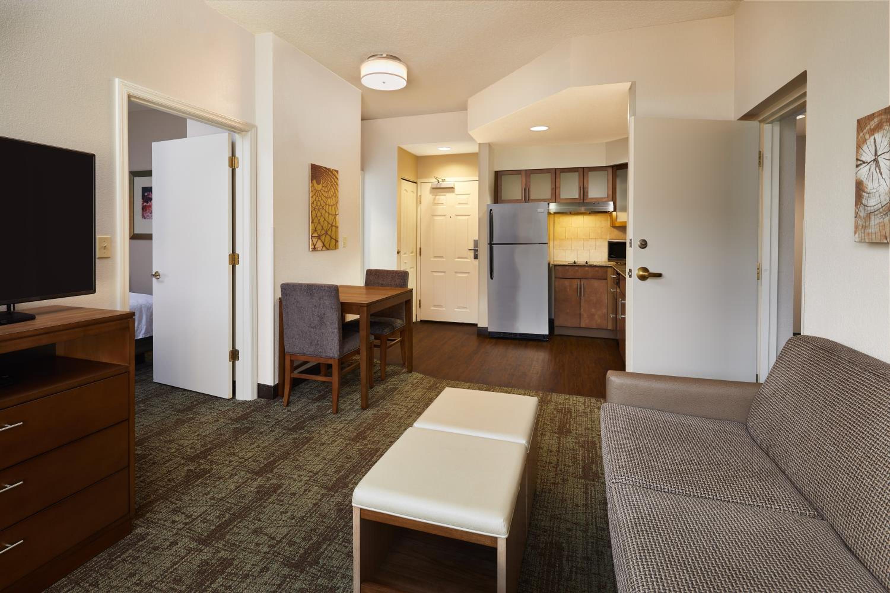 Queen Room with Two Queen Beds - Mobility Access Tub/Non-Smoking