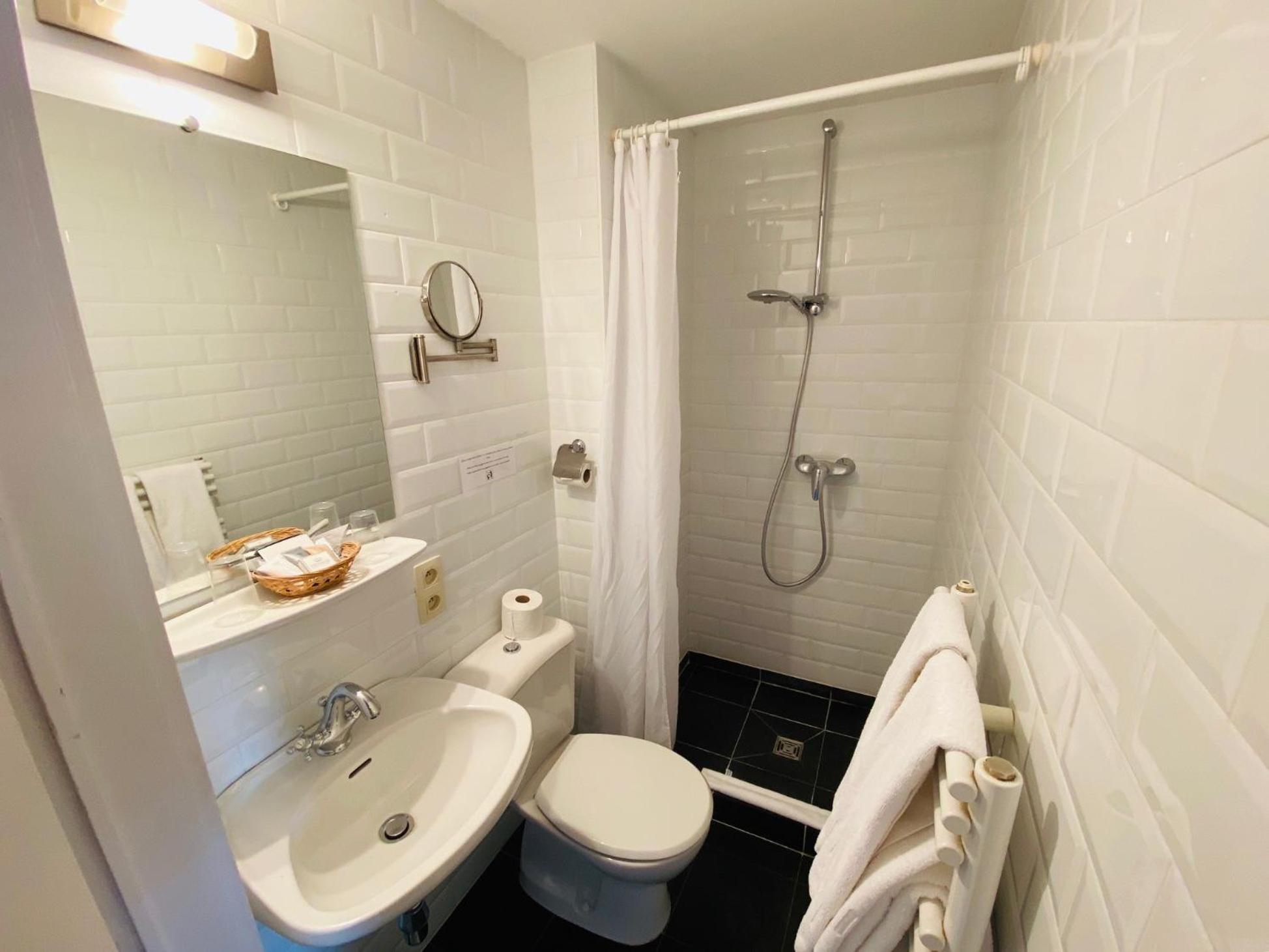 Budget Twin Room photo 2
