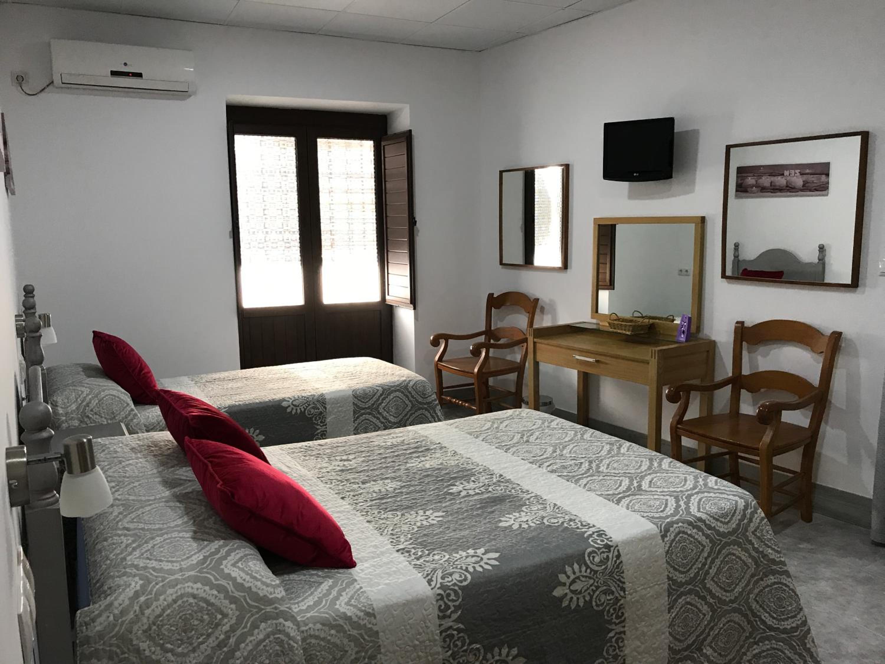 Double or Twin Room photo 3
