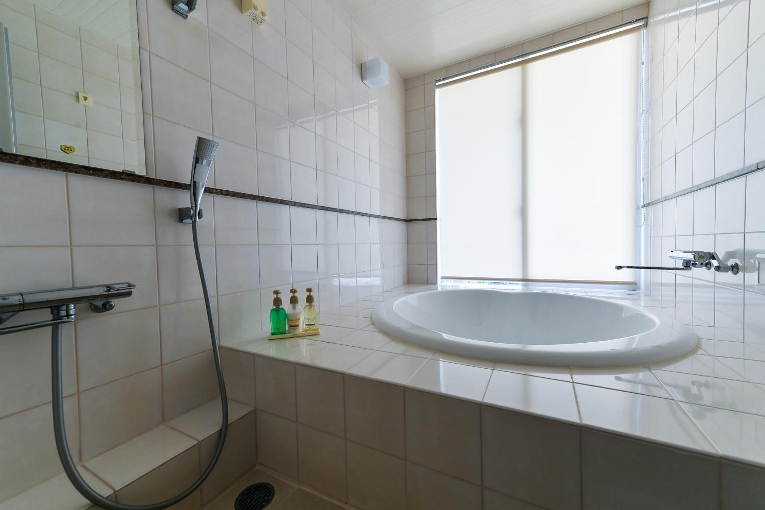 Standard Room with Garden View (Private Jacuzzi, Washing Machine) - Photo 5