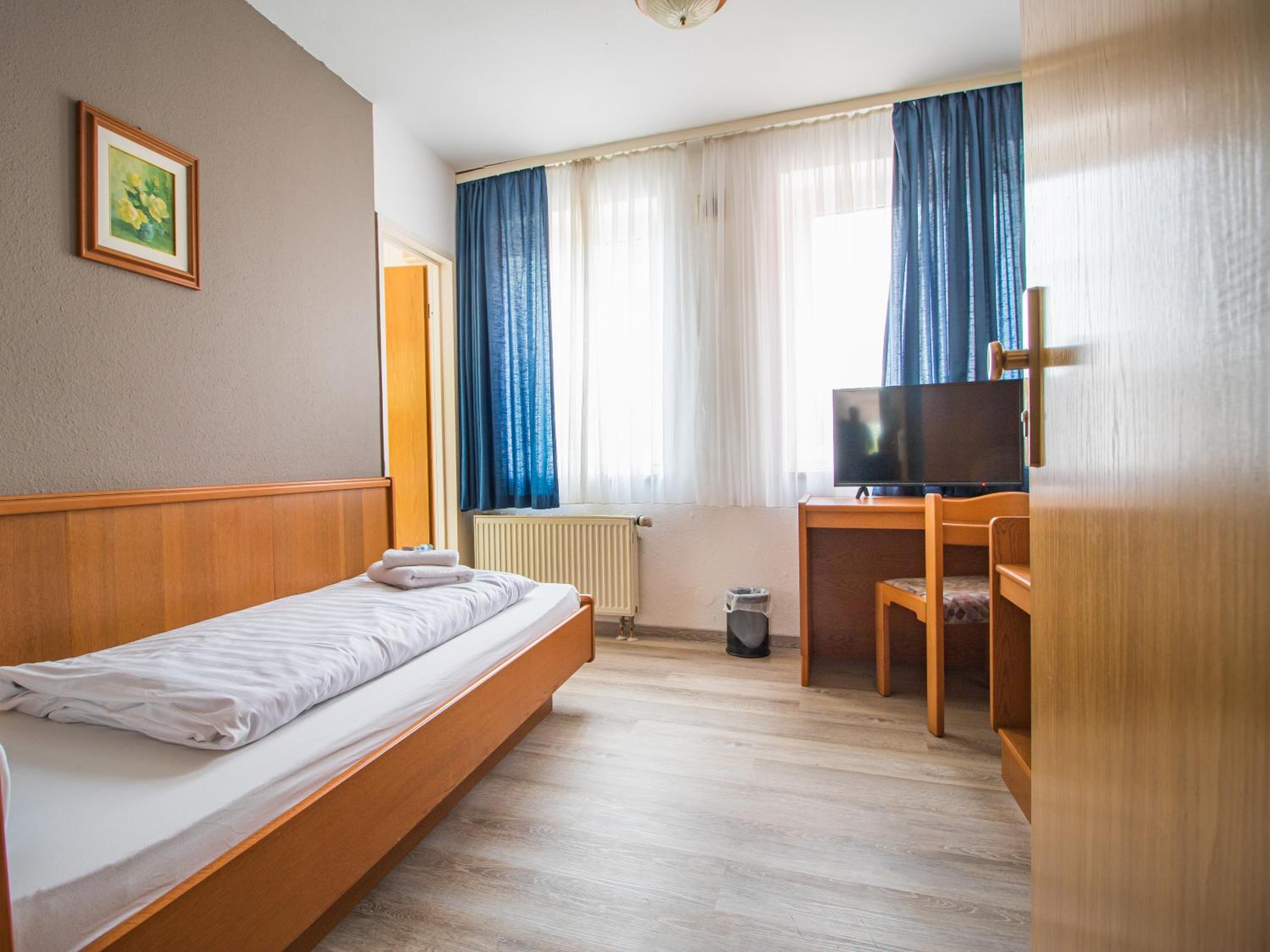 Single Room with Bathroom photo 1