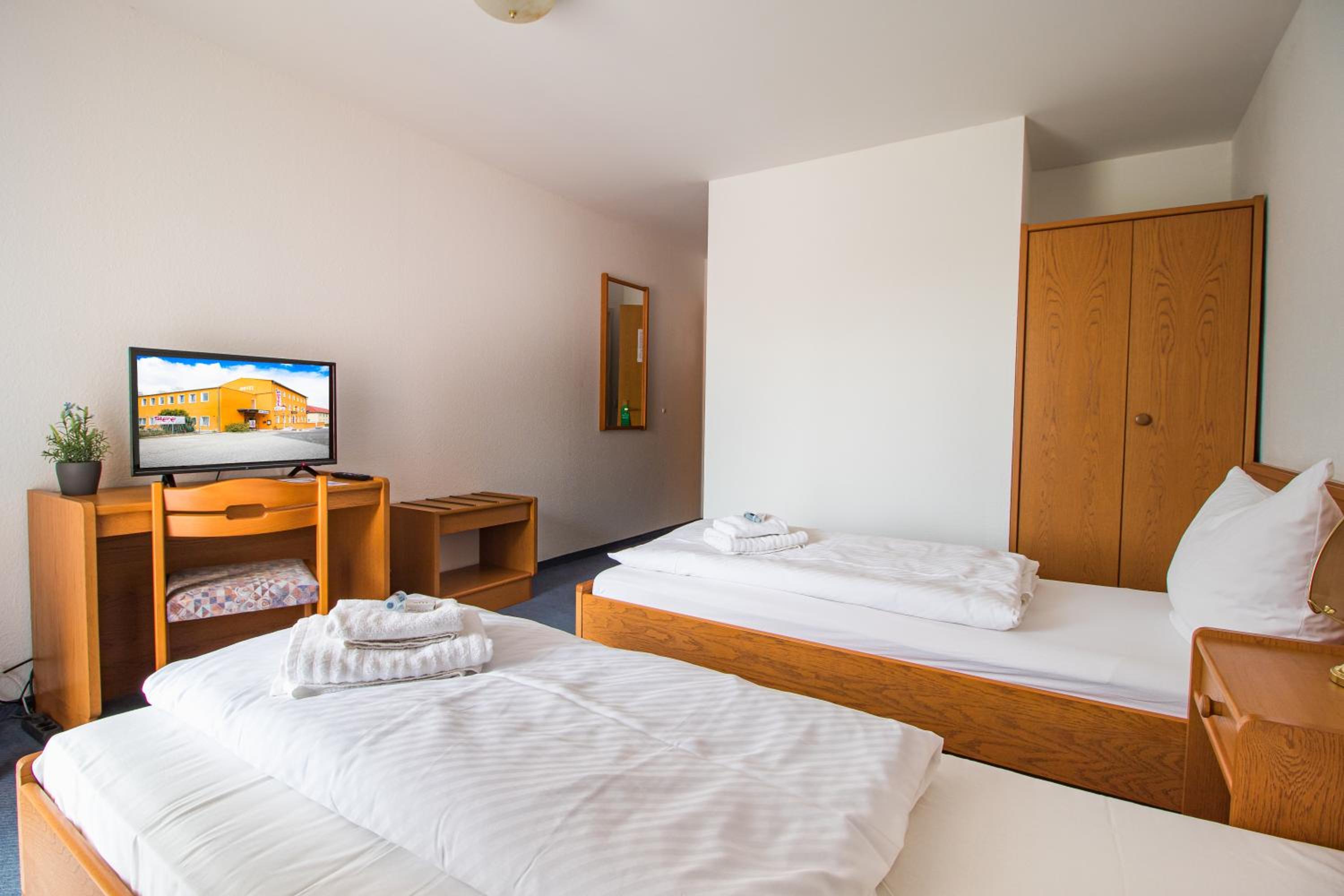 Twin Room with Bathroom photo 1
