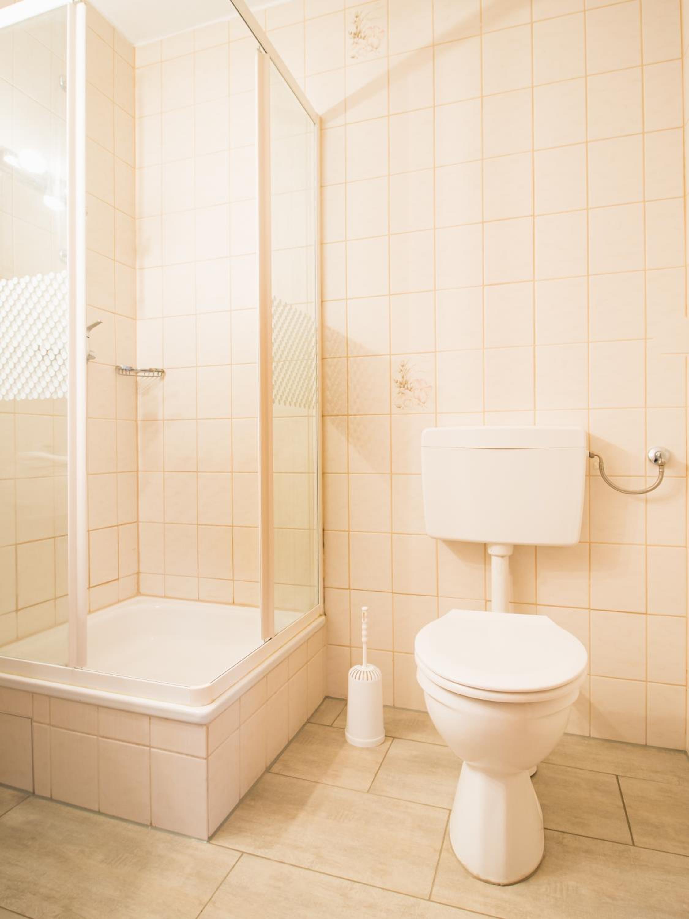 Single Room with Bathroom photo 2