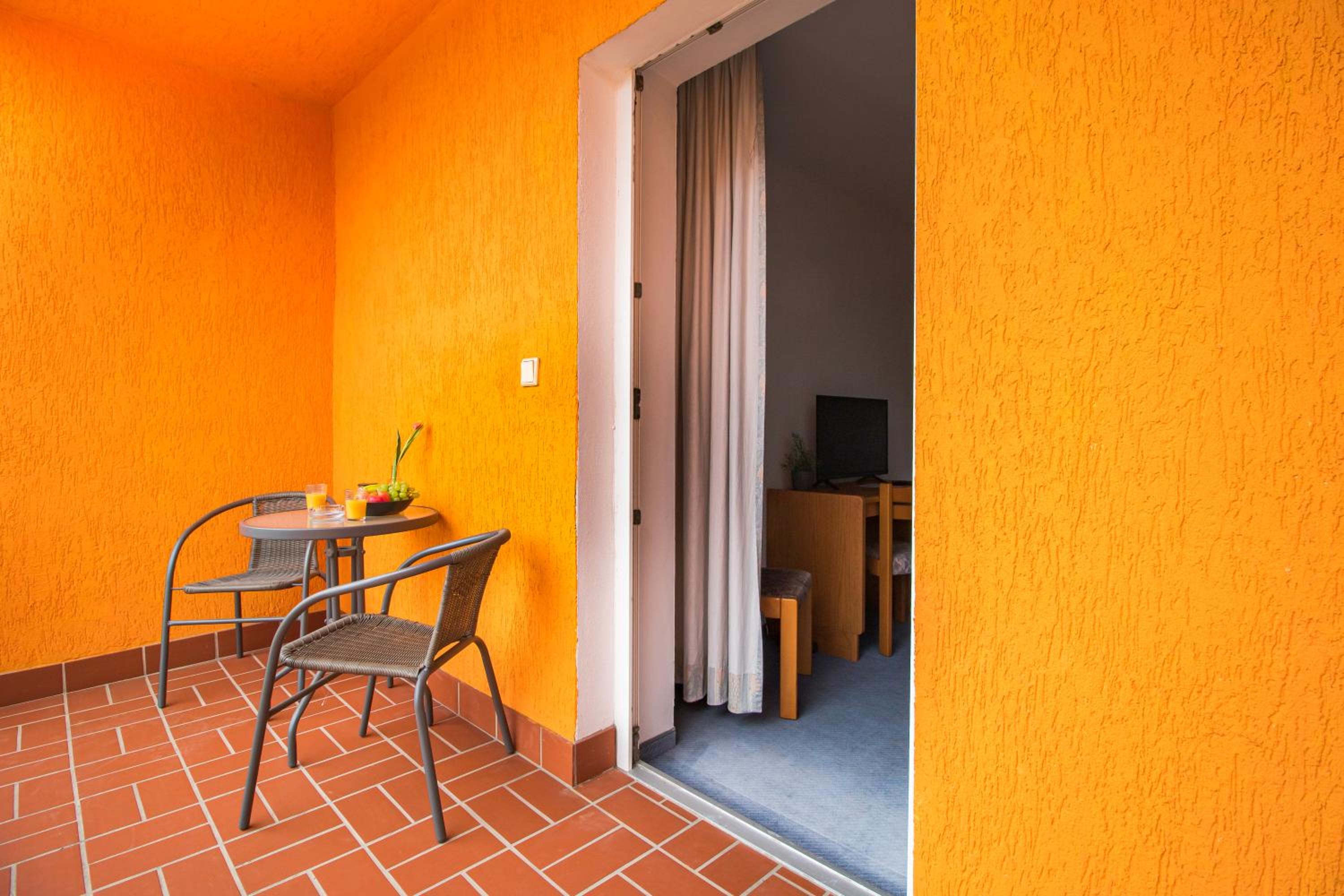 Twin Room with Balcony photo 3