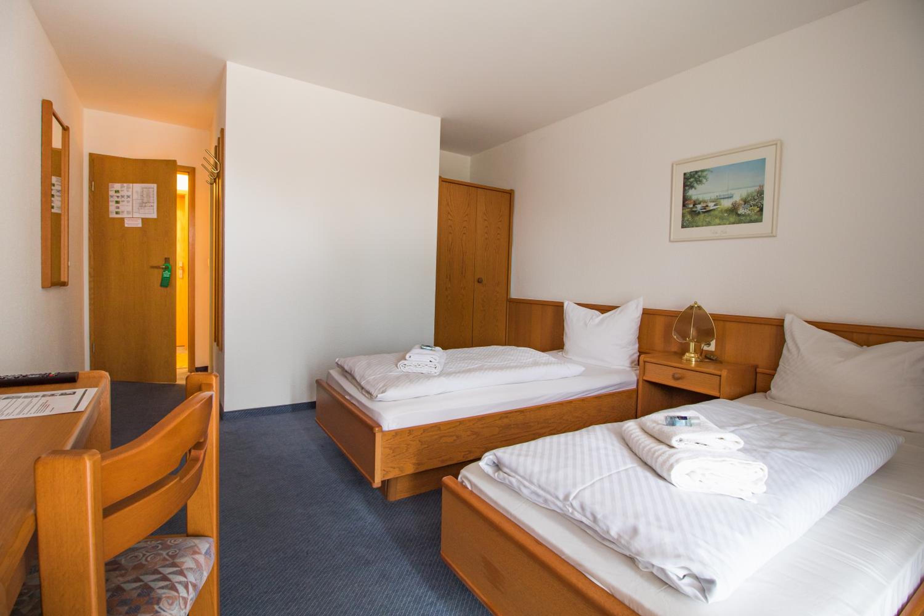 Twin Room with Bathroom photo 3