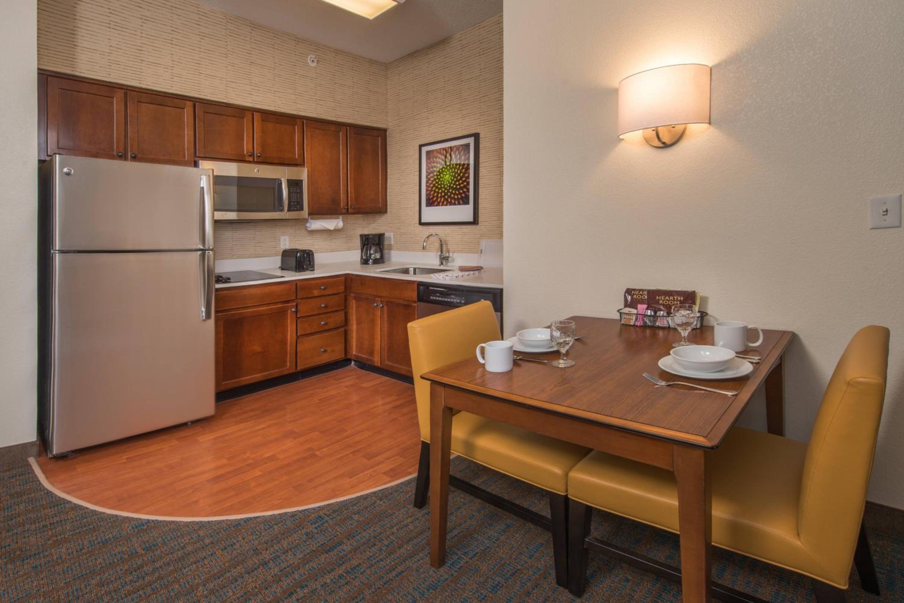 One-Bedroom King Suite with Sofa Bed and Adapted Tub - Mobility and Hearing Accessible