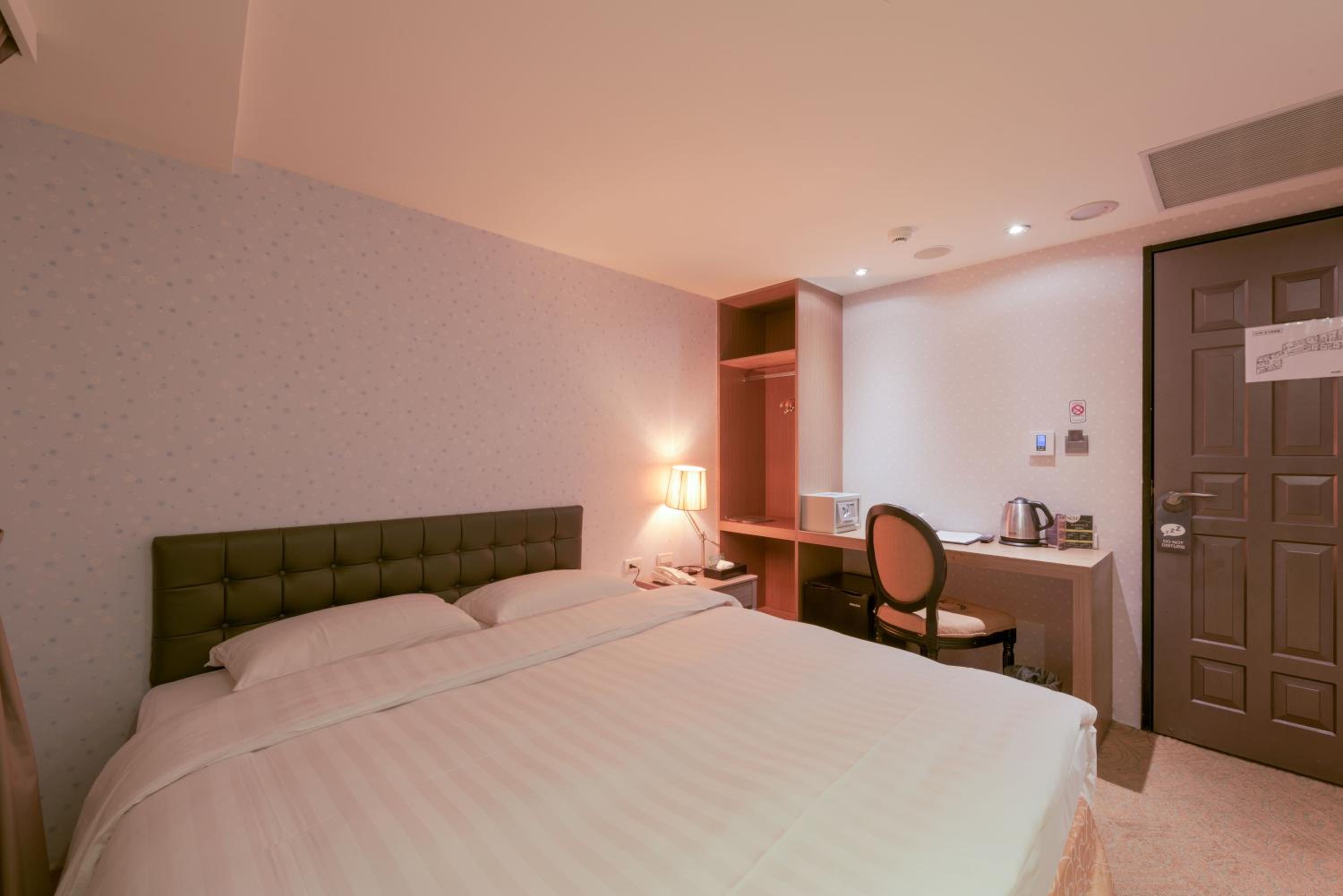 Economy Double Room photo 3