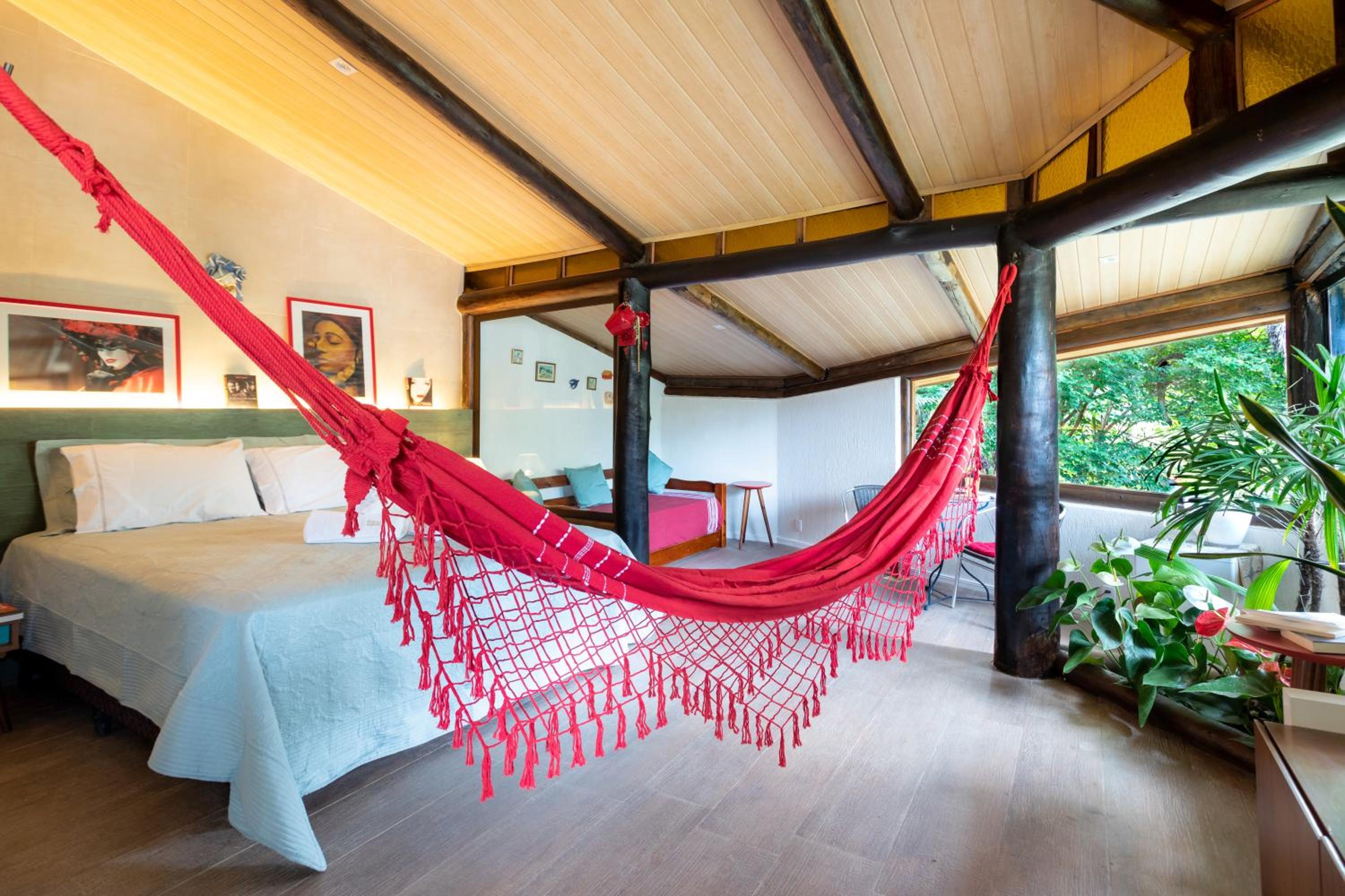 Queen Suite with Pool View photo 2