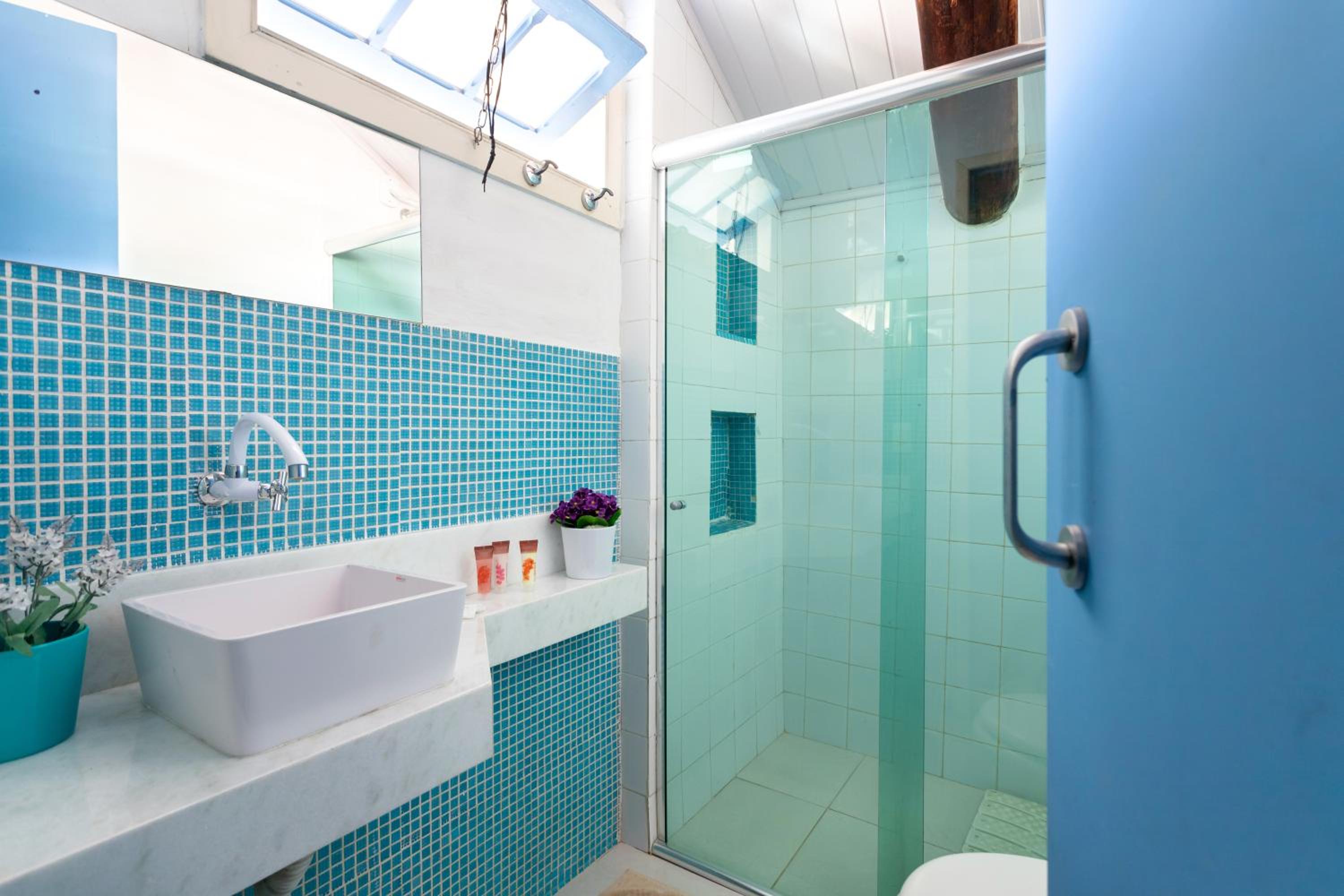 Queen Suite with Pool View photo 3