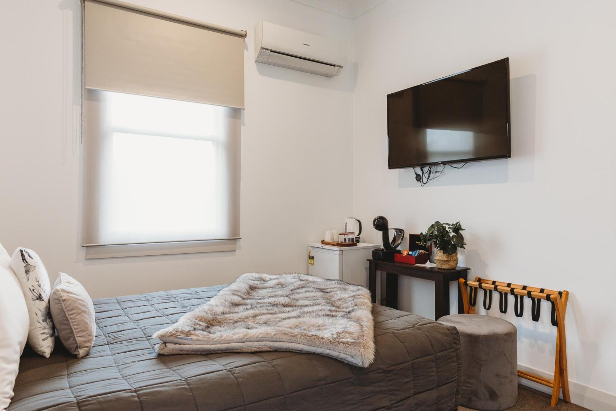 Deluxe Double Room with Balcony - Photo 2