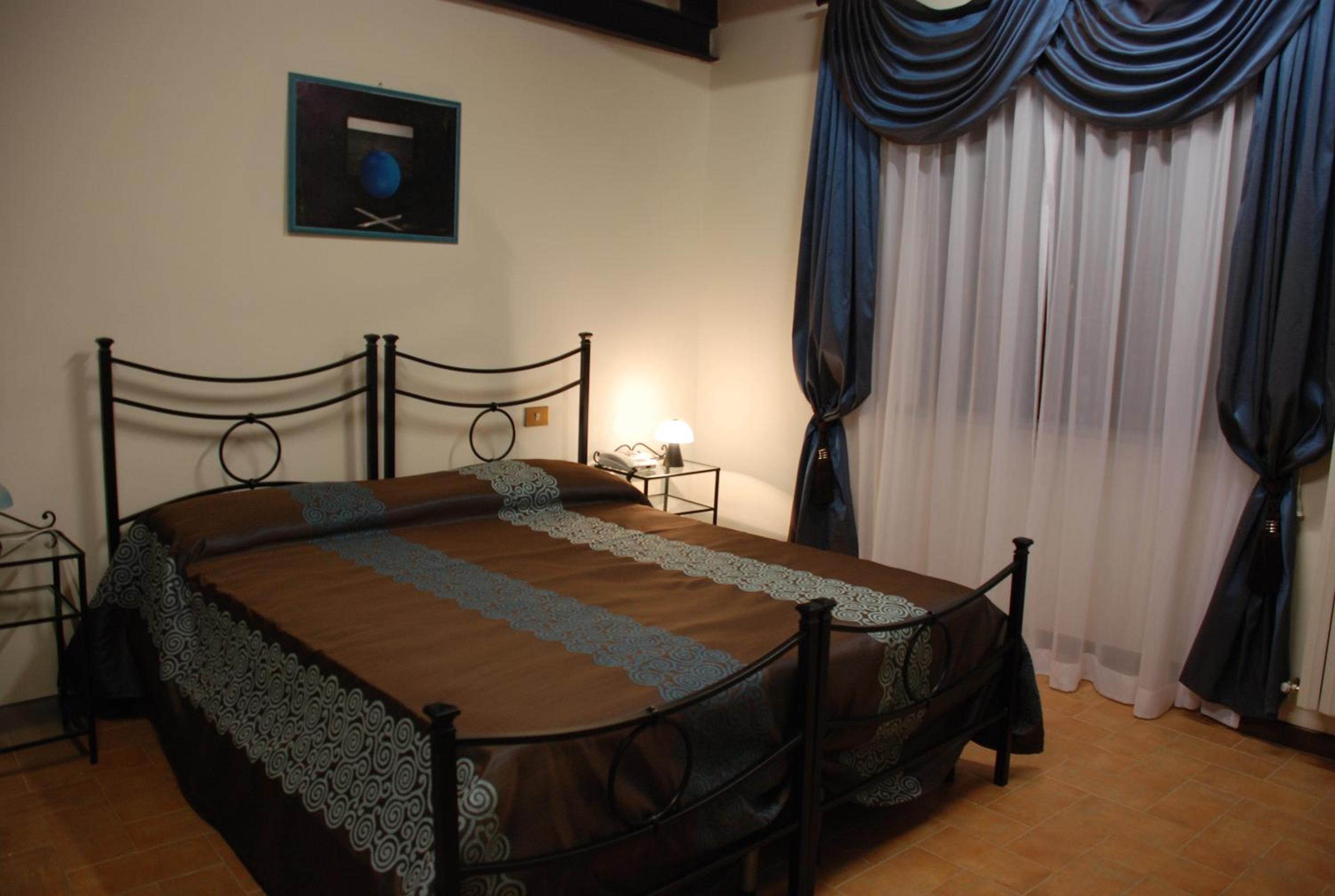 Double or Twin Room - Photo 2