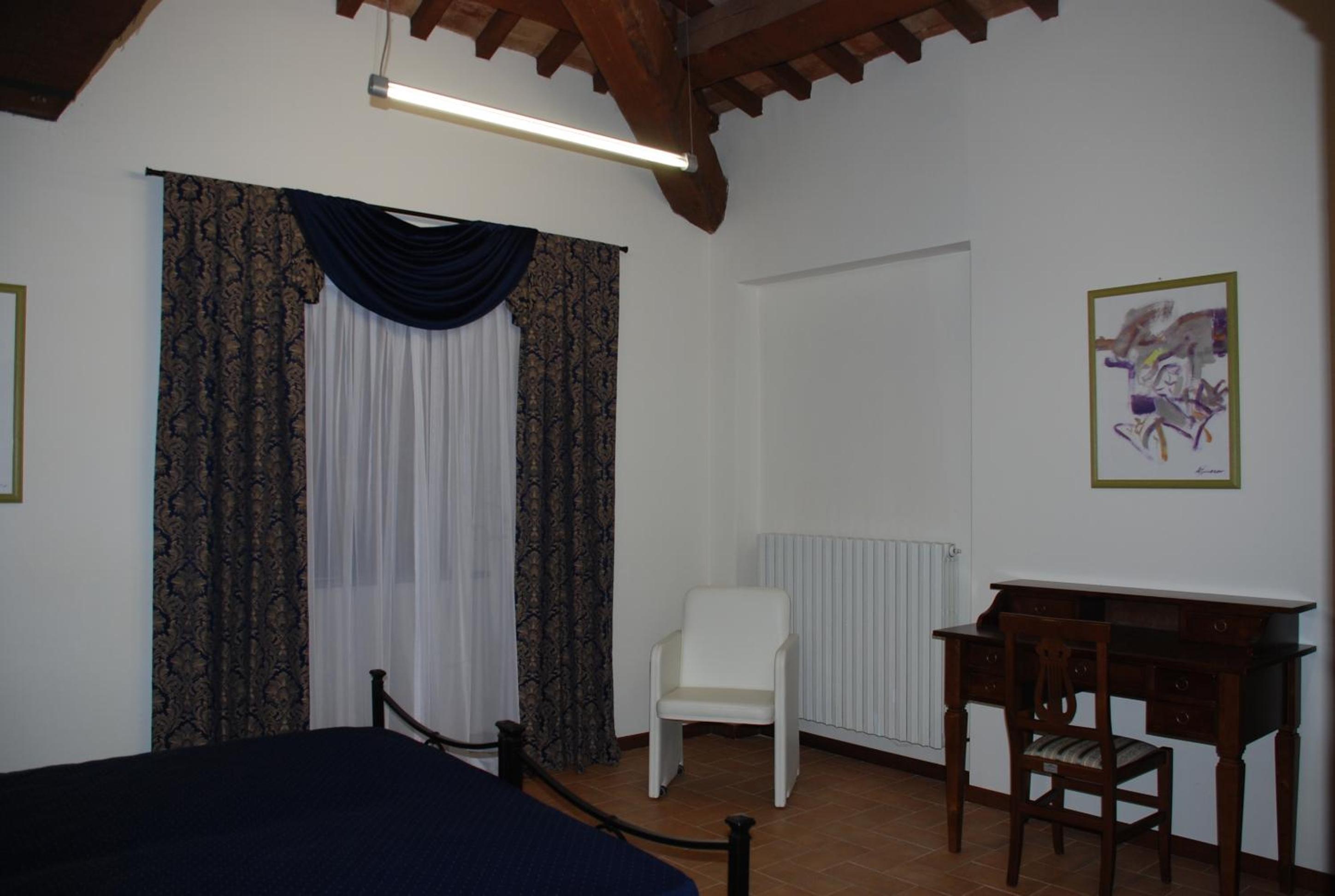 Double or Twin Room - Photo 9