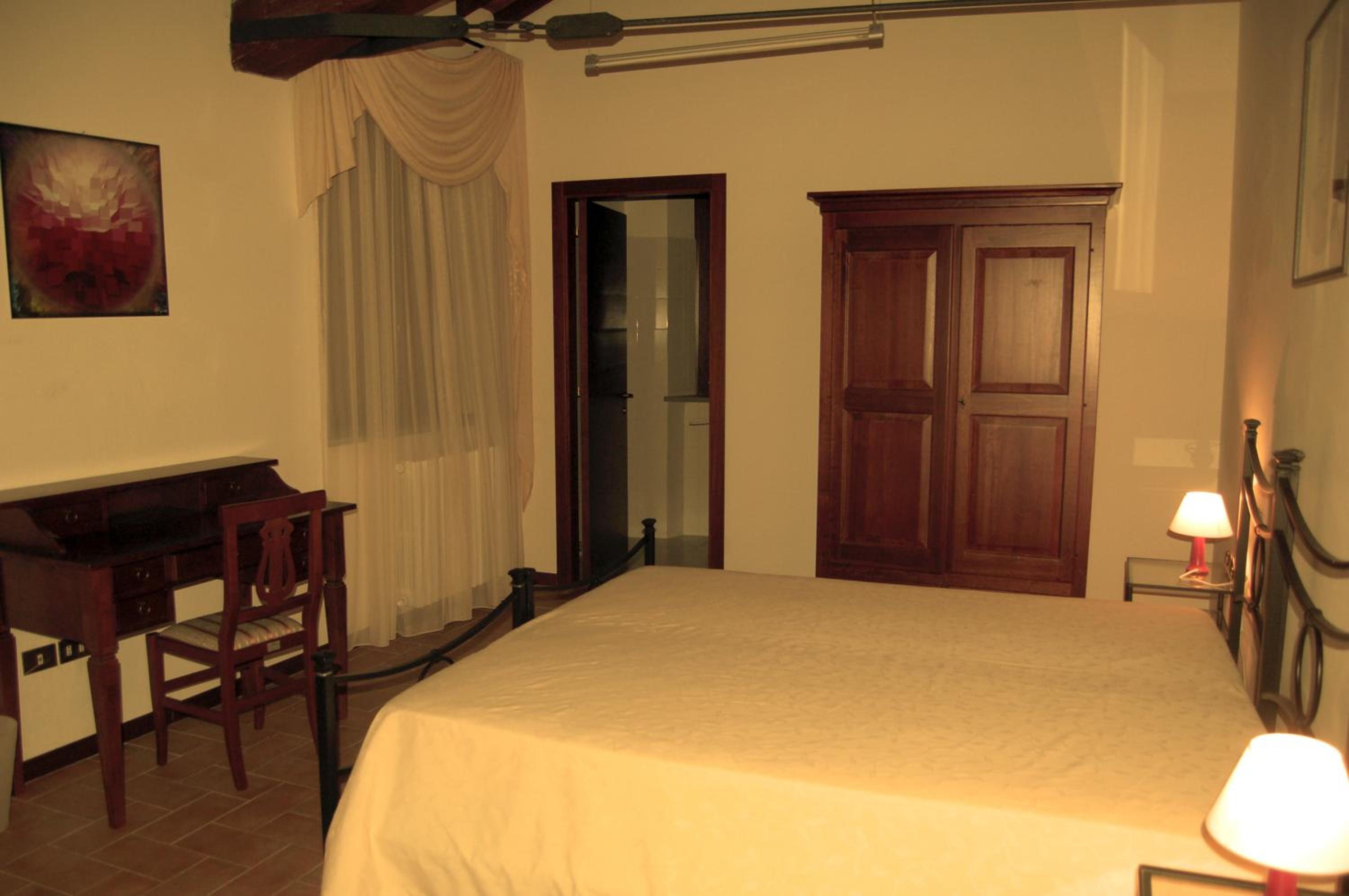 Double or Twin Room - Photo 8