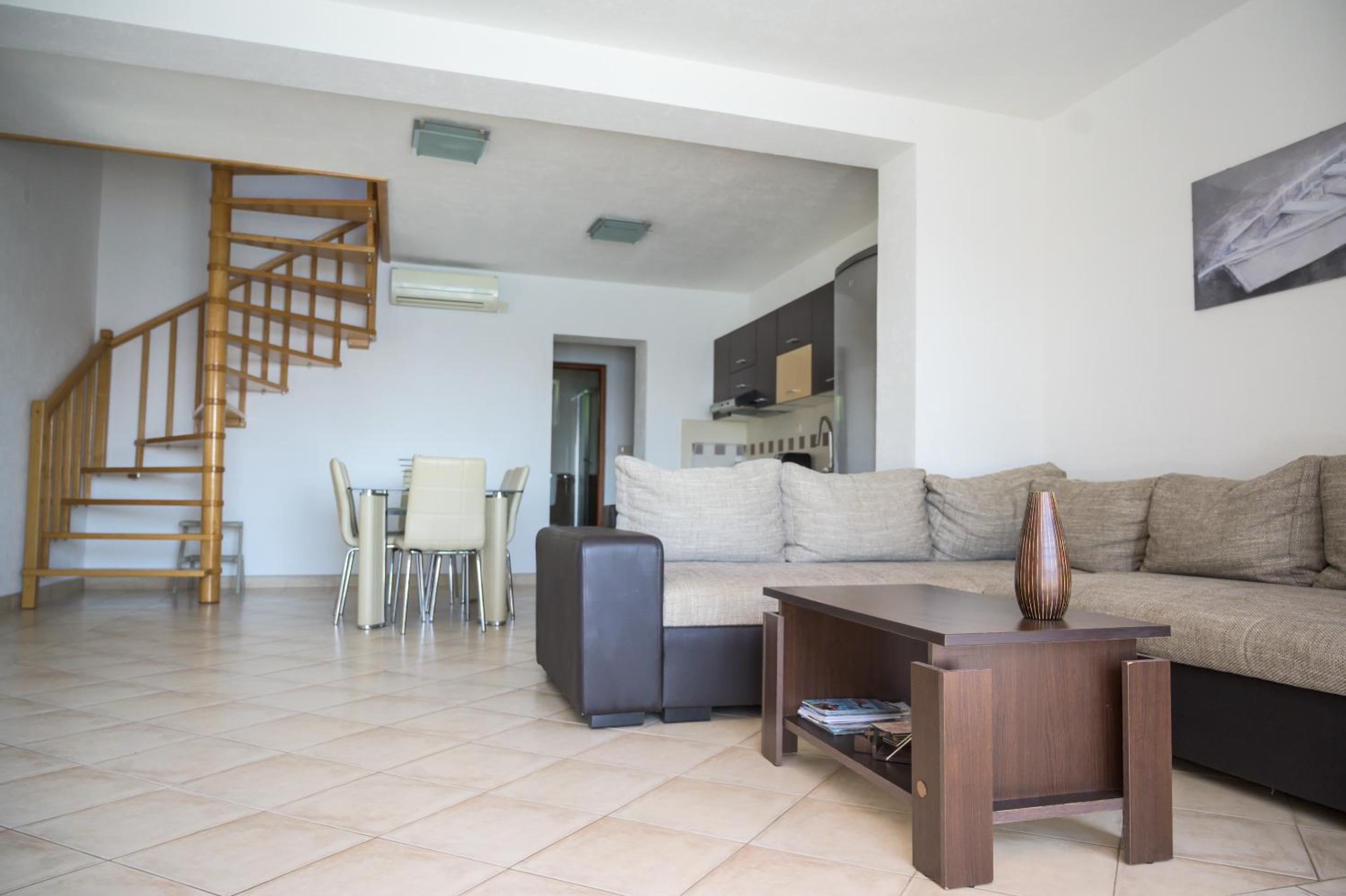 Apartment - Split Level photo 3
