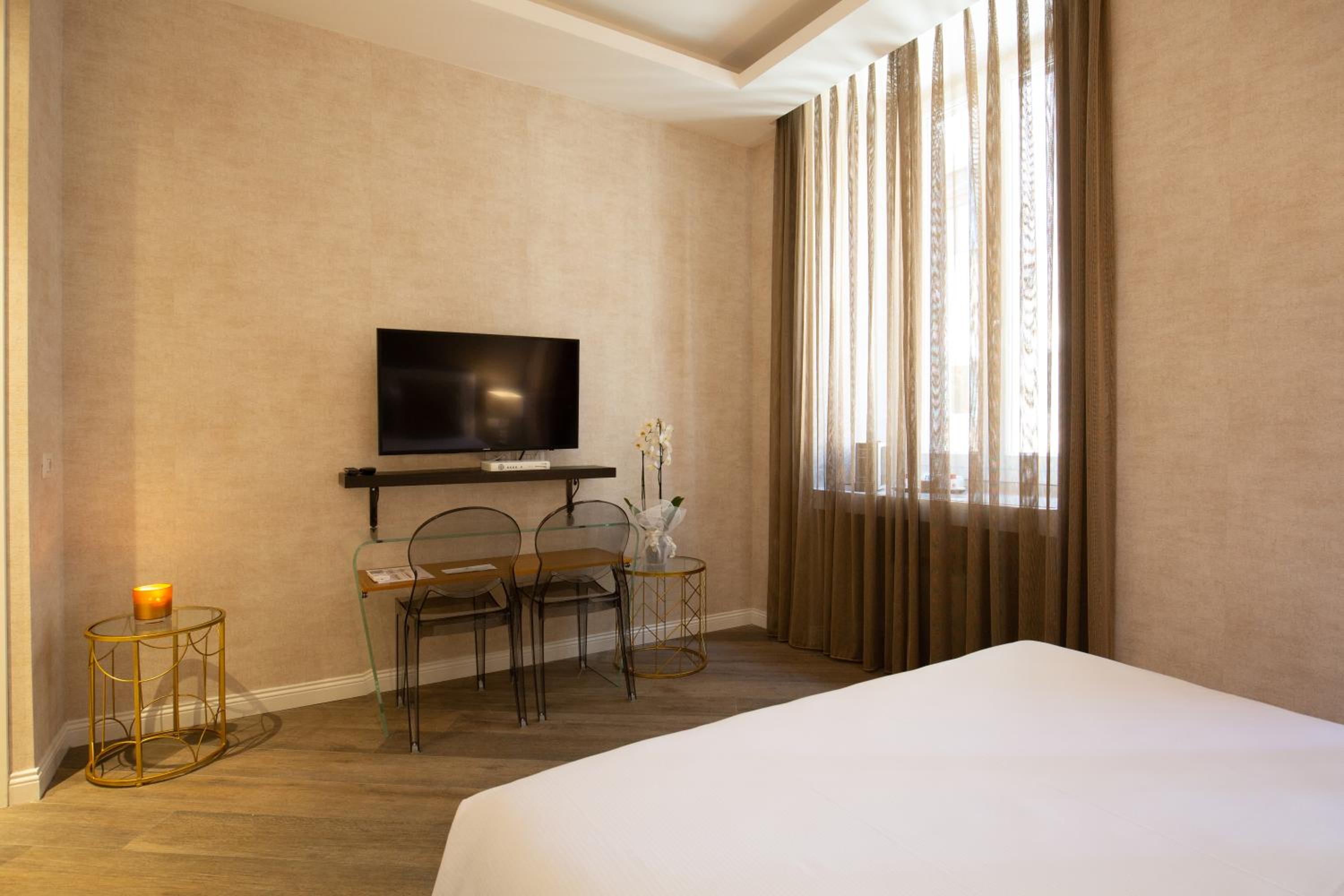Superior Double Room-Via del Corso with balcony photo 3