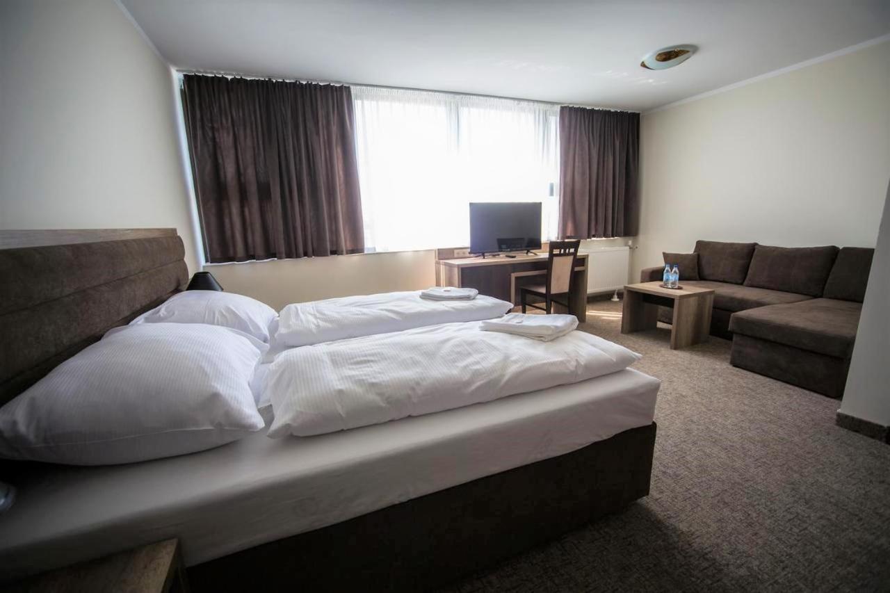 Deluxe Double Room with Air Condition - Photo 2