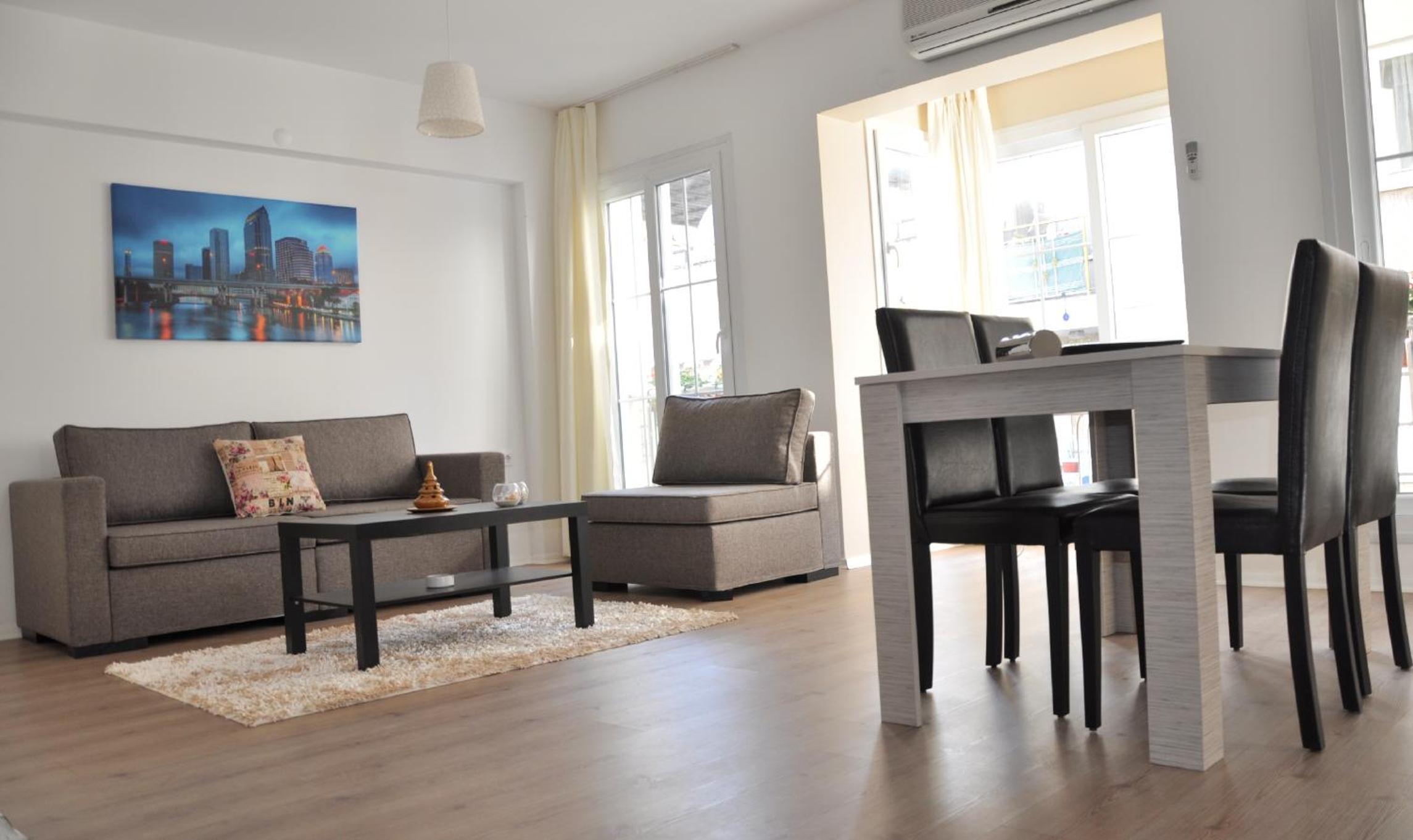 One-Bedroom Apartment photo 1