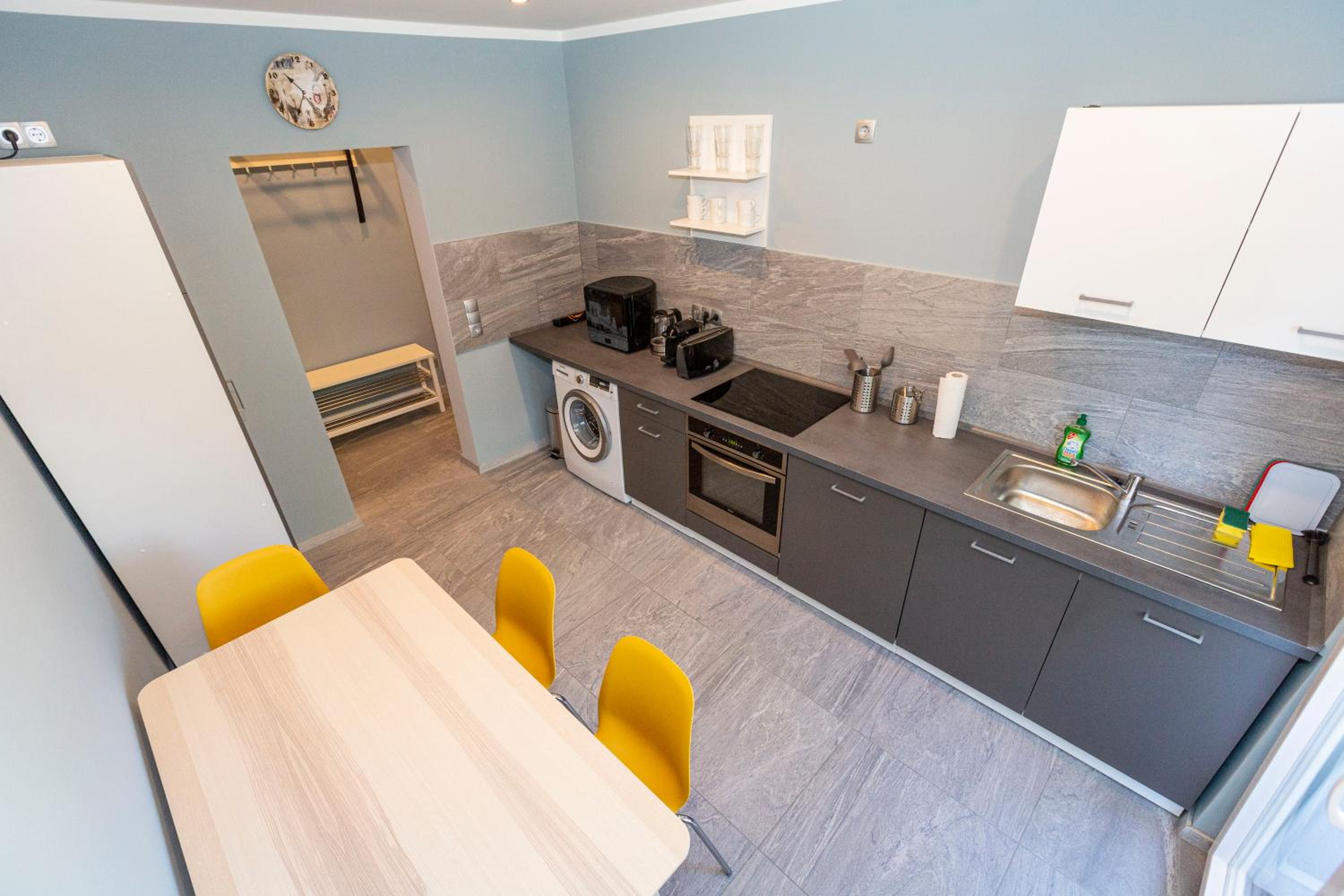 One-Bedroom Apartment - Photo 6