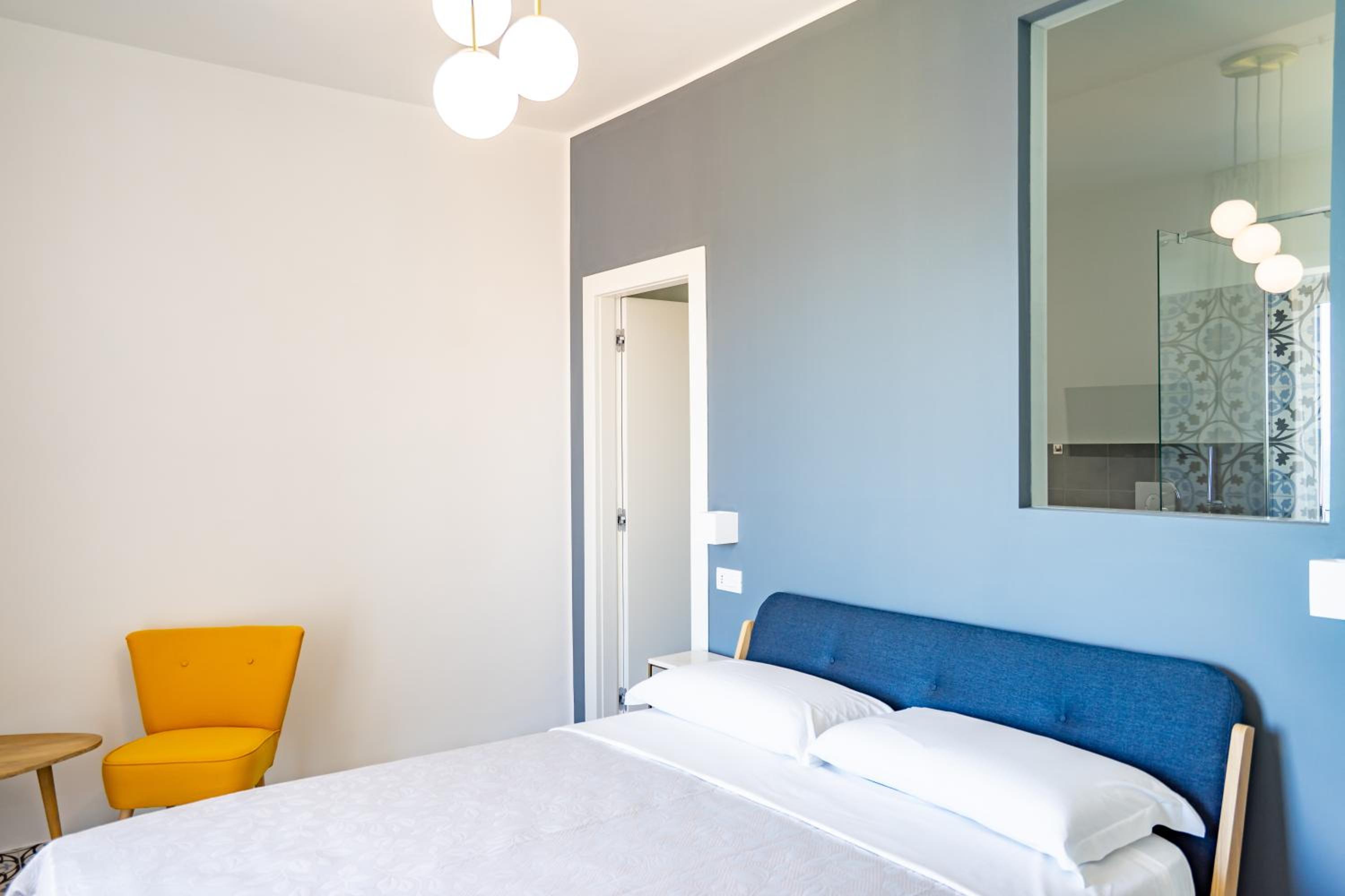 Deluxe Double Room with Sea View - Photo 4