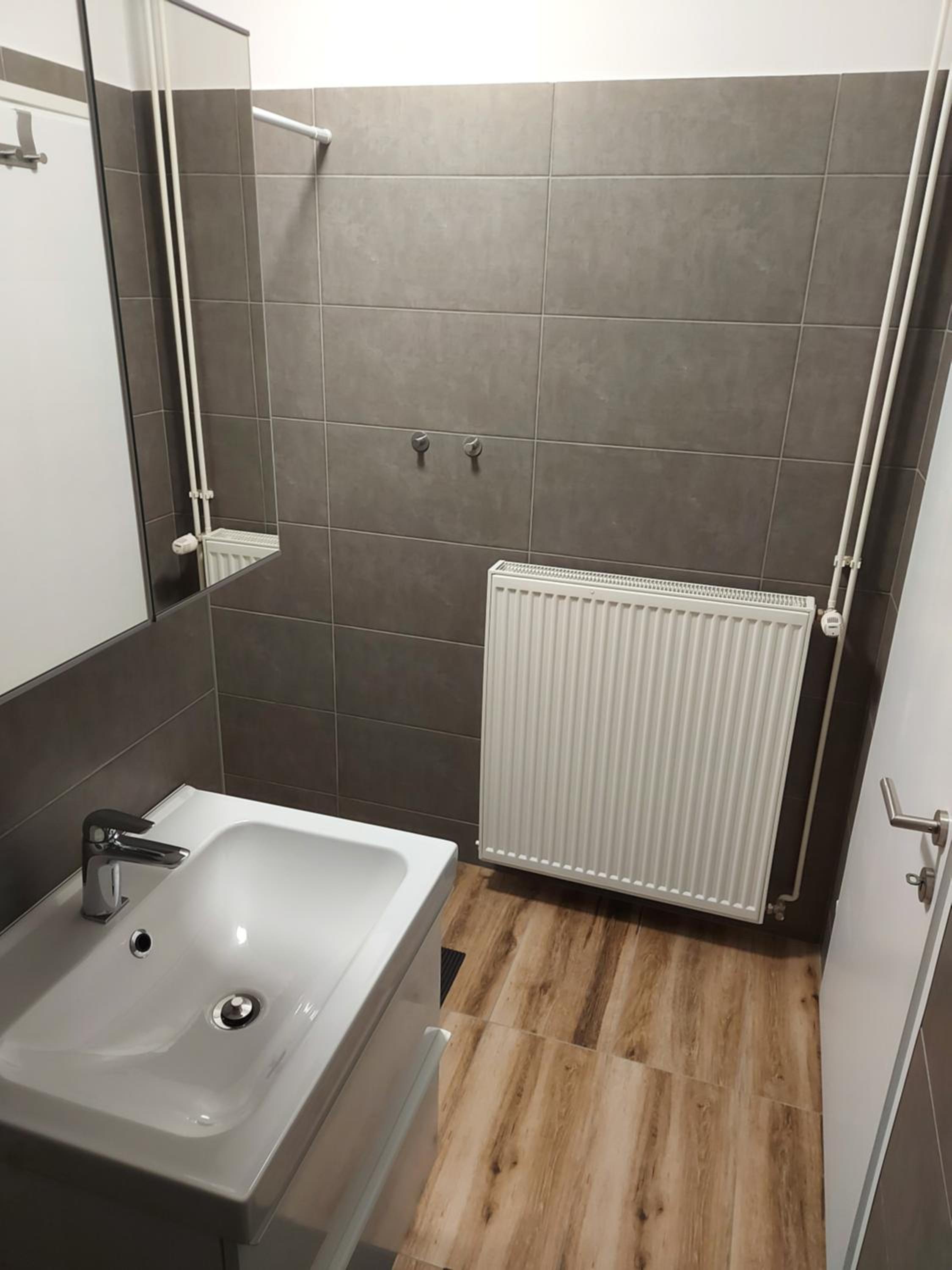 Double Room with Private Bathroom - Photo 12