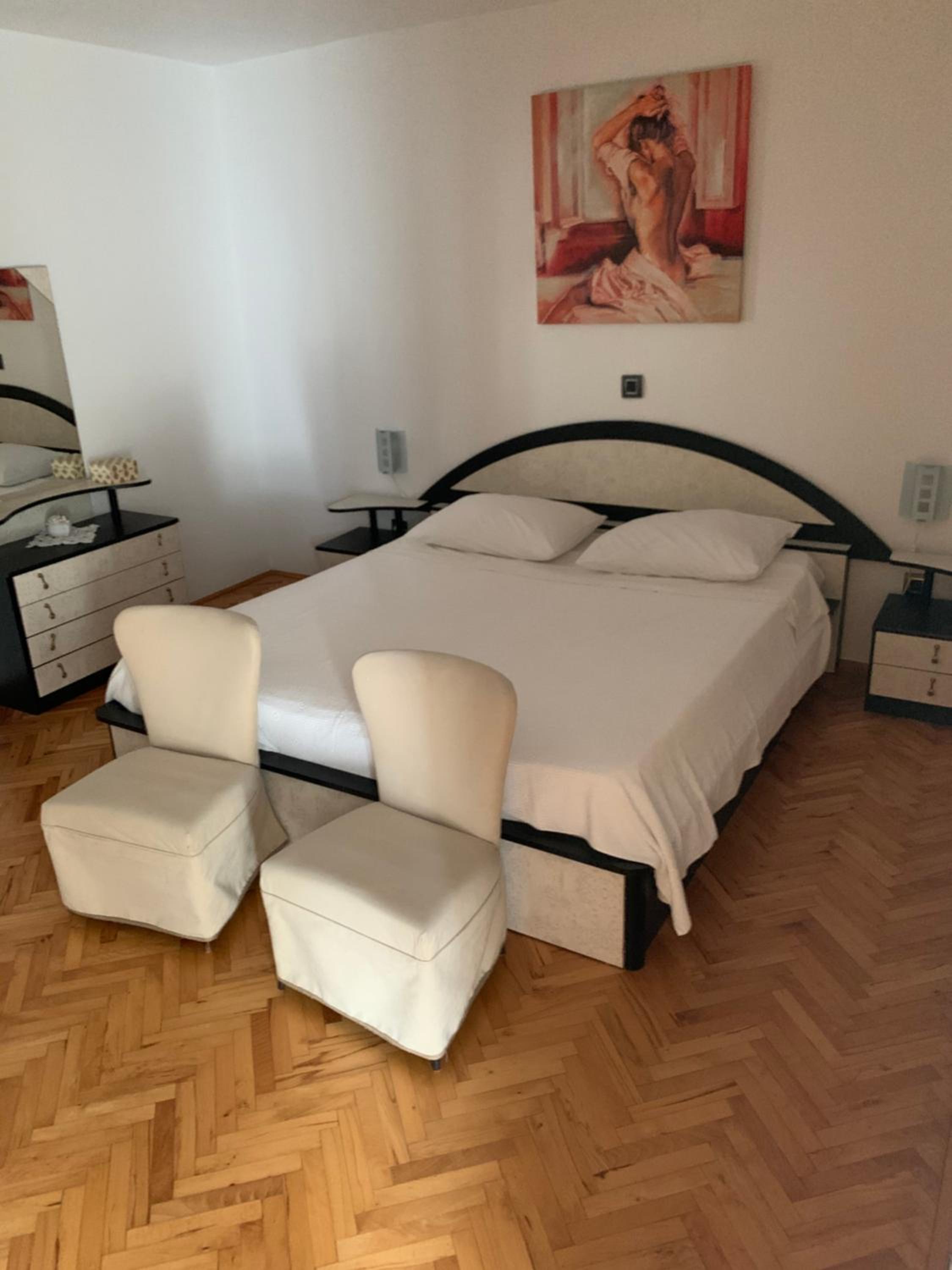 One-Bedroom Apartment - Photo 18