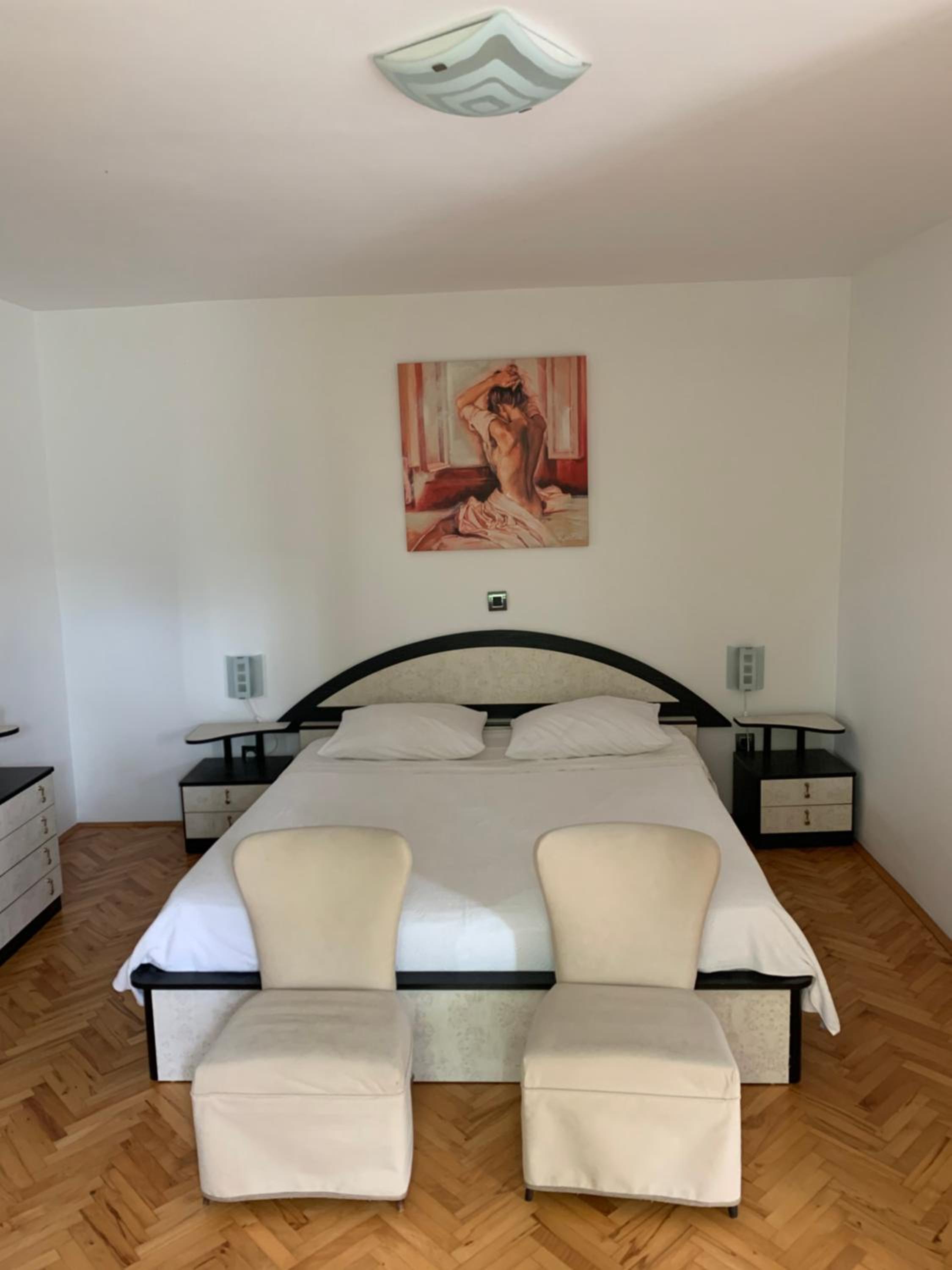 One-Bedroom Apartment - Photo 17
